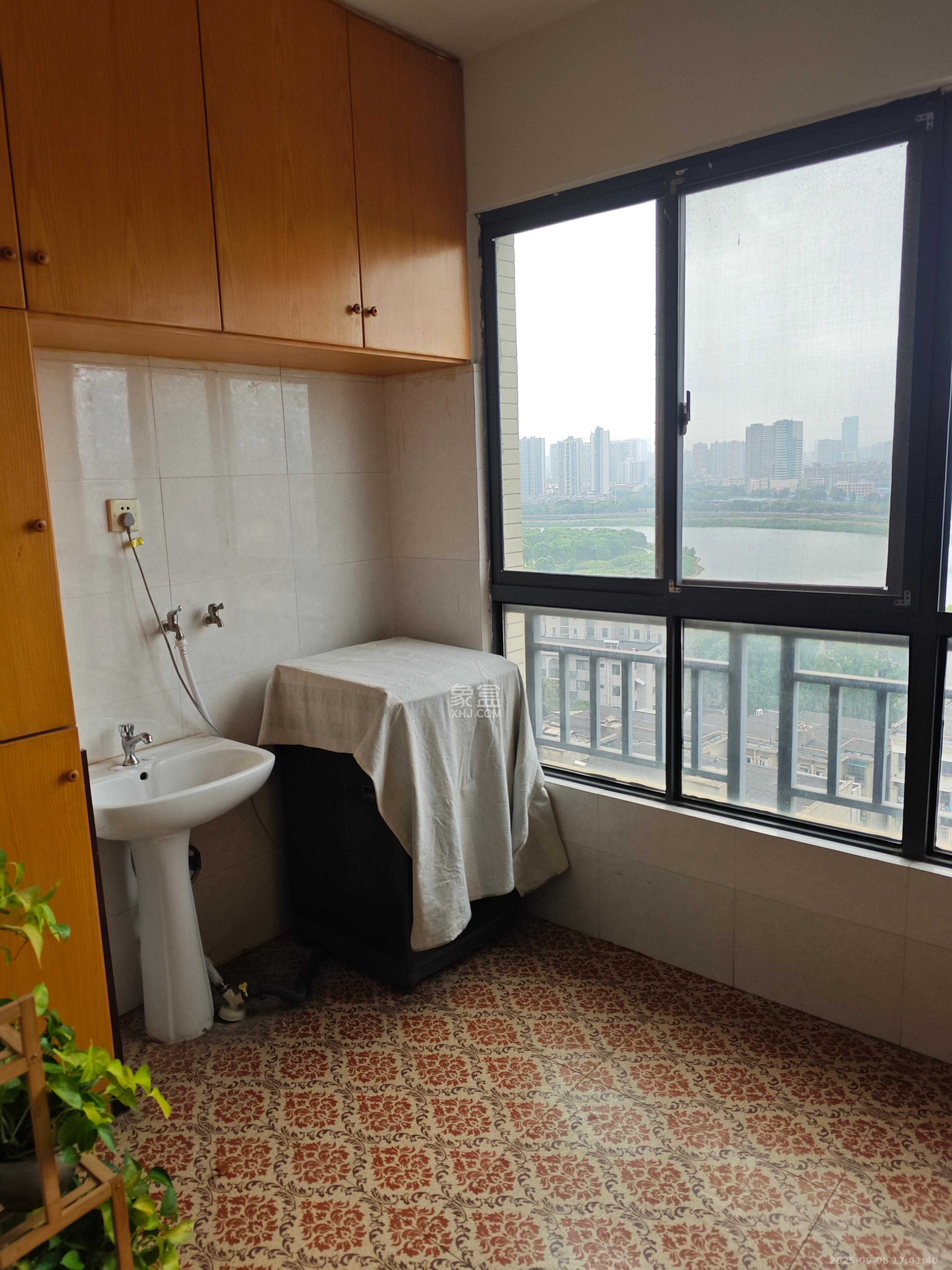 兰亭峰景  3室2厅1卫    2800.0元/月 兰亭峰景  3室2厅1卫    2800.0元/月室内图