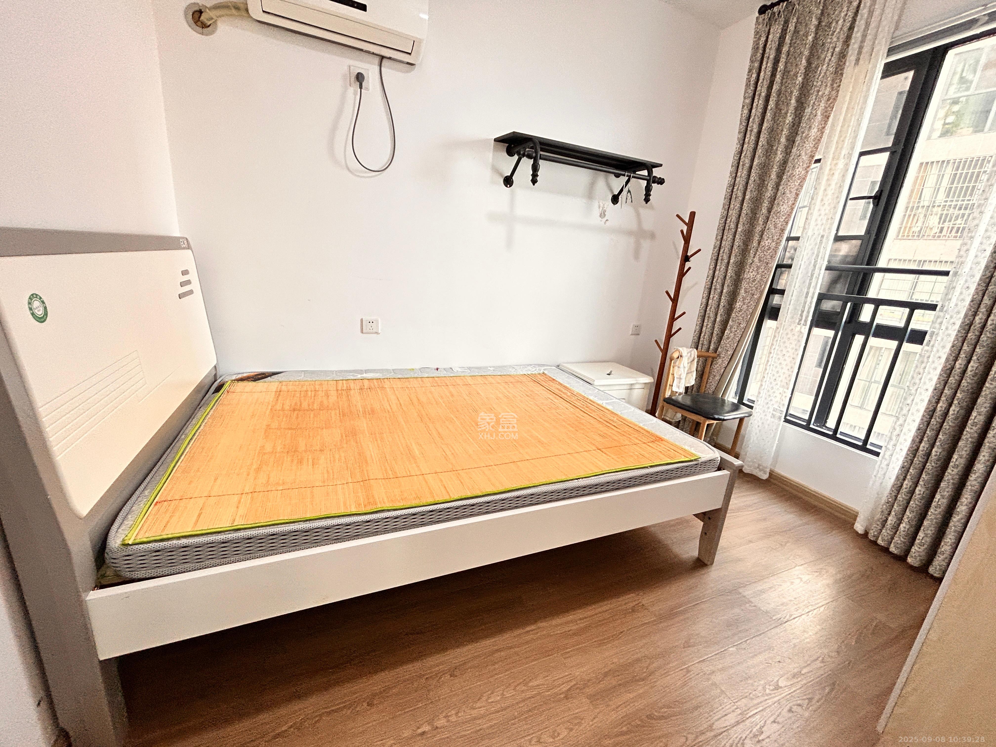 南庭城果 3室2厅1卫 2200.0元/月 南庭城果 3室2厅1卫 2200.0元/月室内图