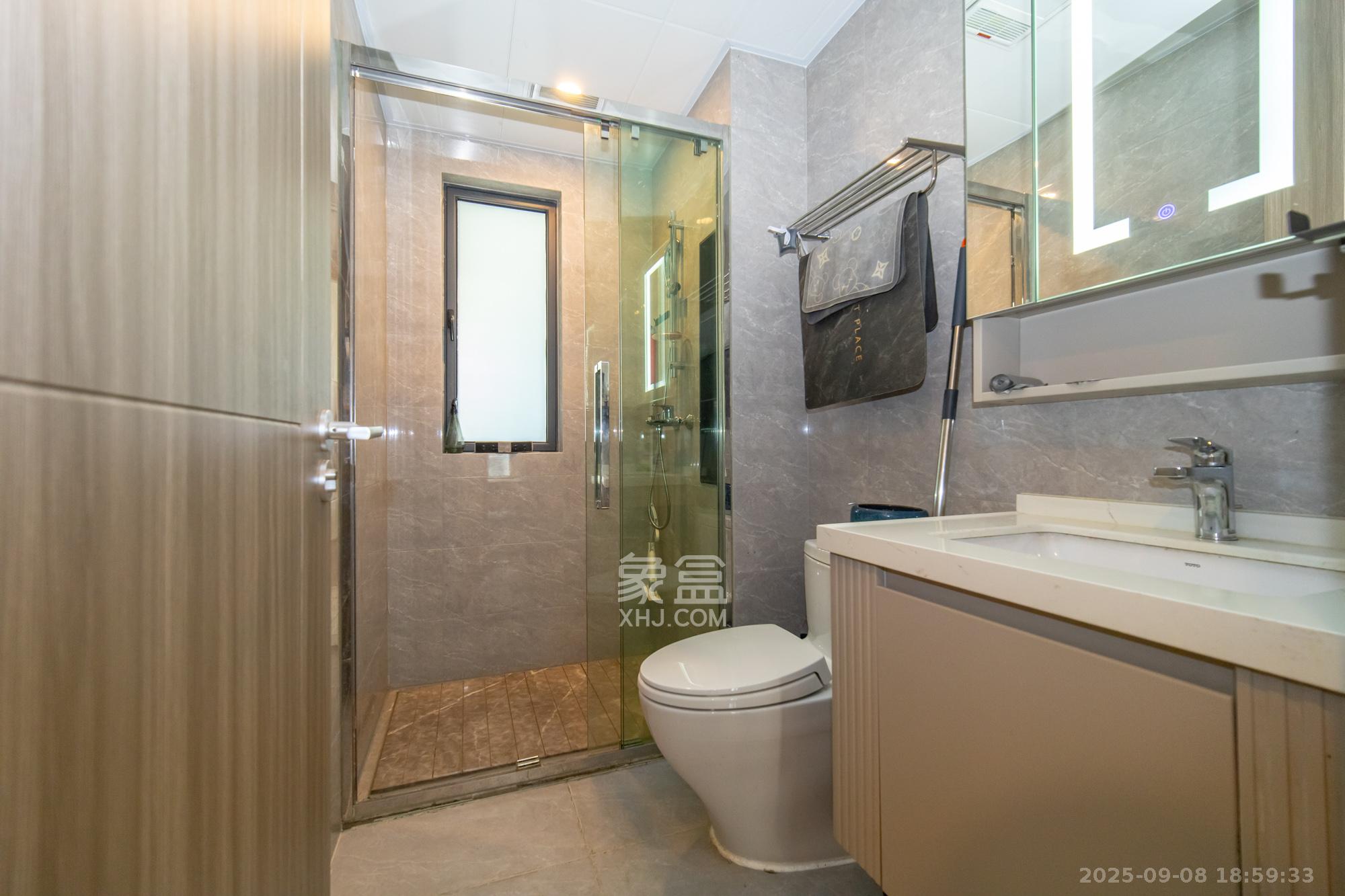 三一云谷  3室2厅2卫    109.8万卫生间