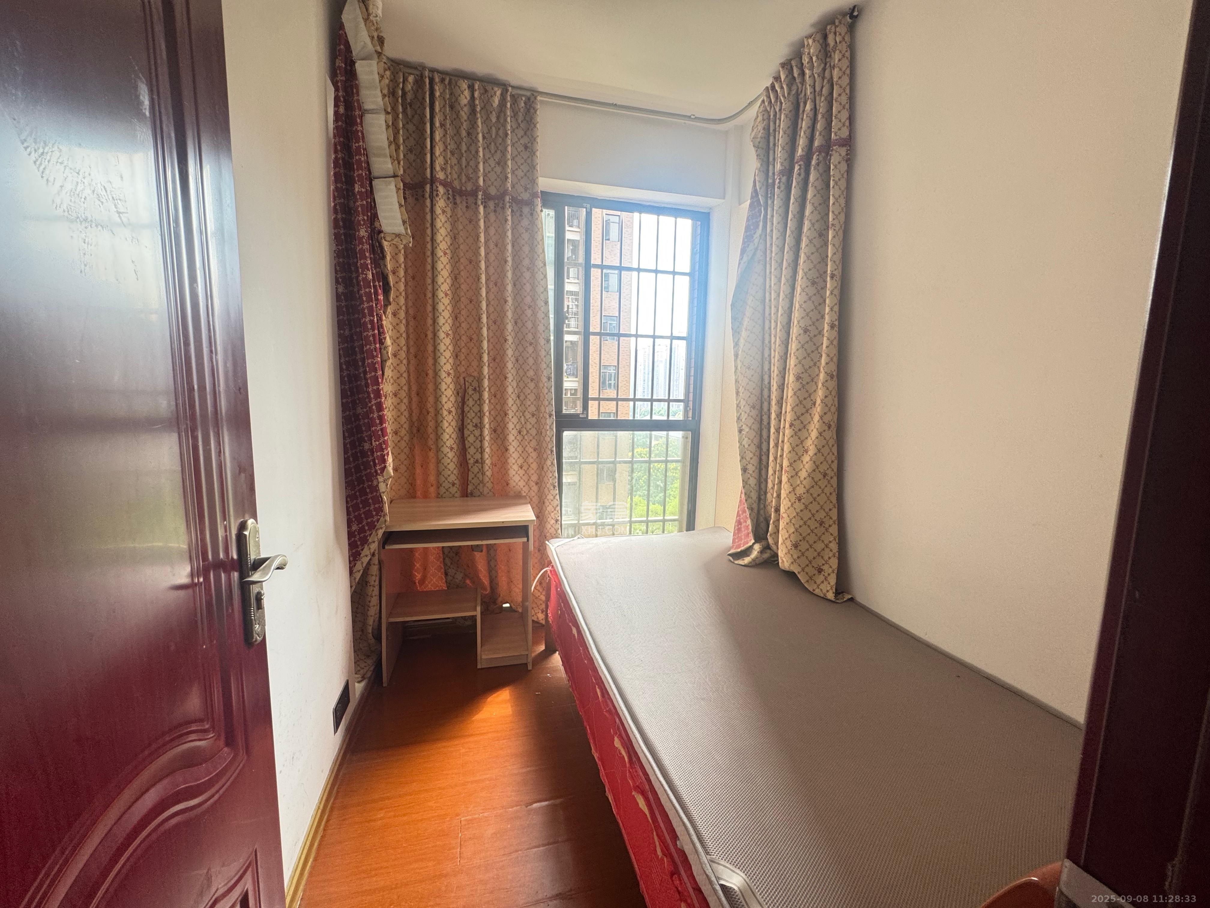 水岸世景  3室2厅1卫    1450.0元/月室内图