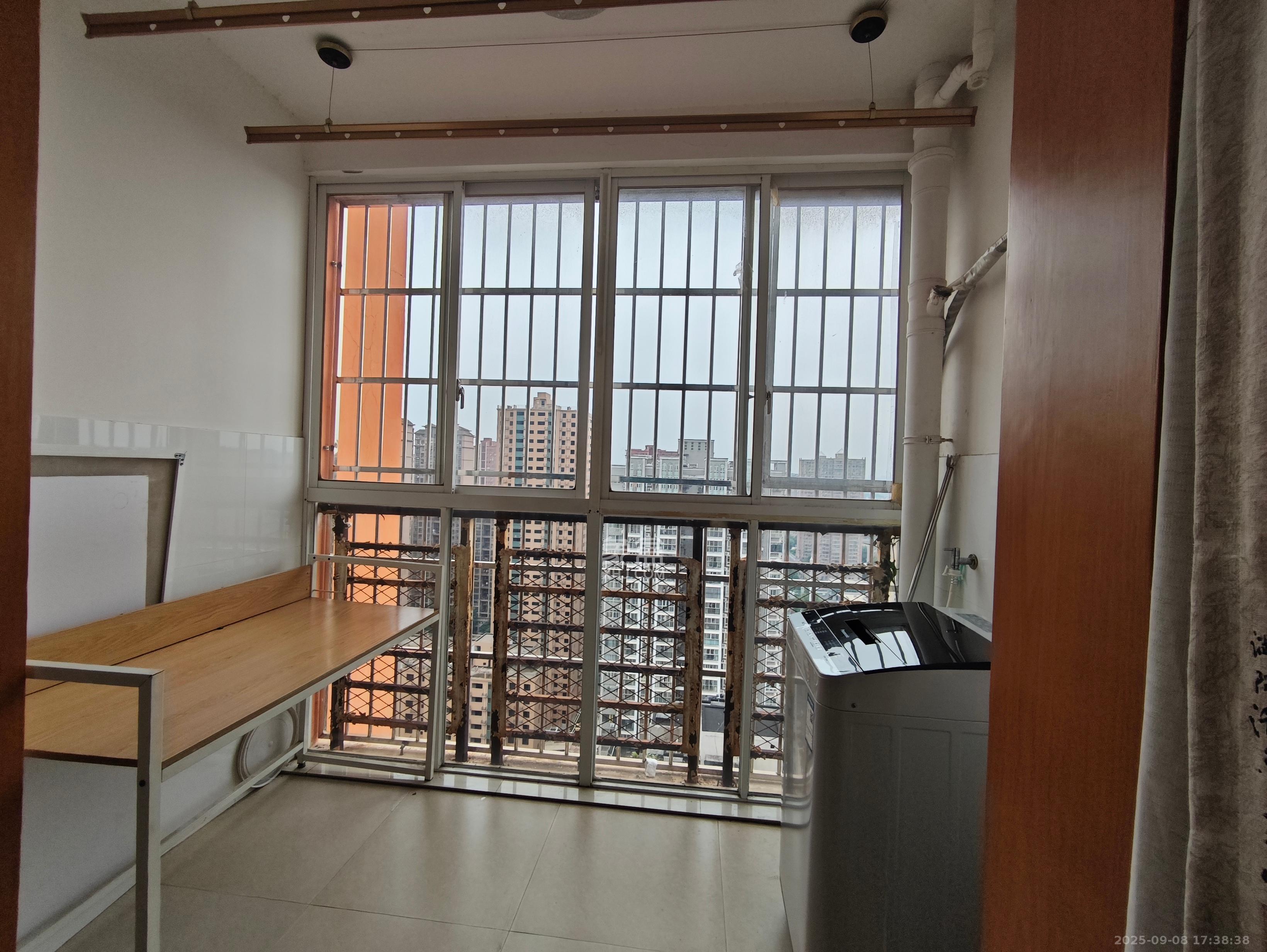 圣力华苑 3室2厅1卫 1600.00元/月 圣力华苑 3室2厅1卫 1600.00元/月室内图