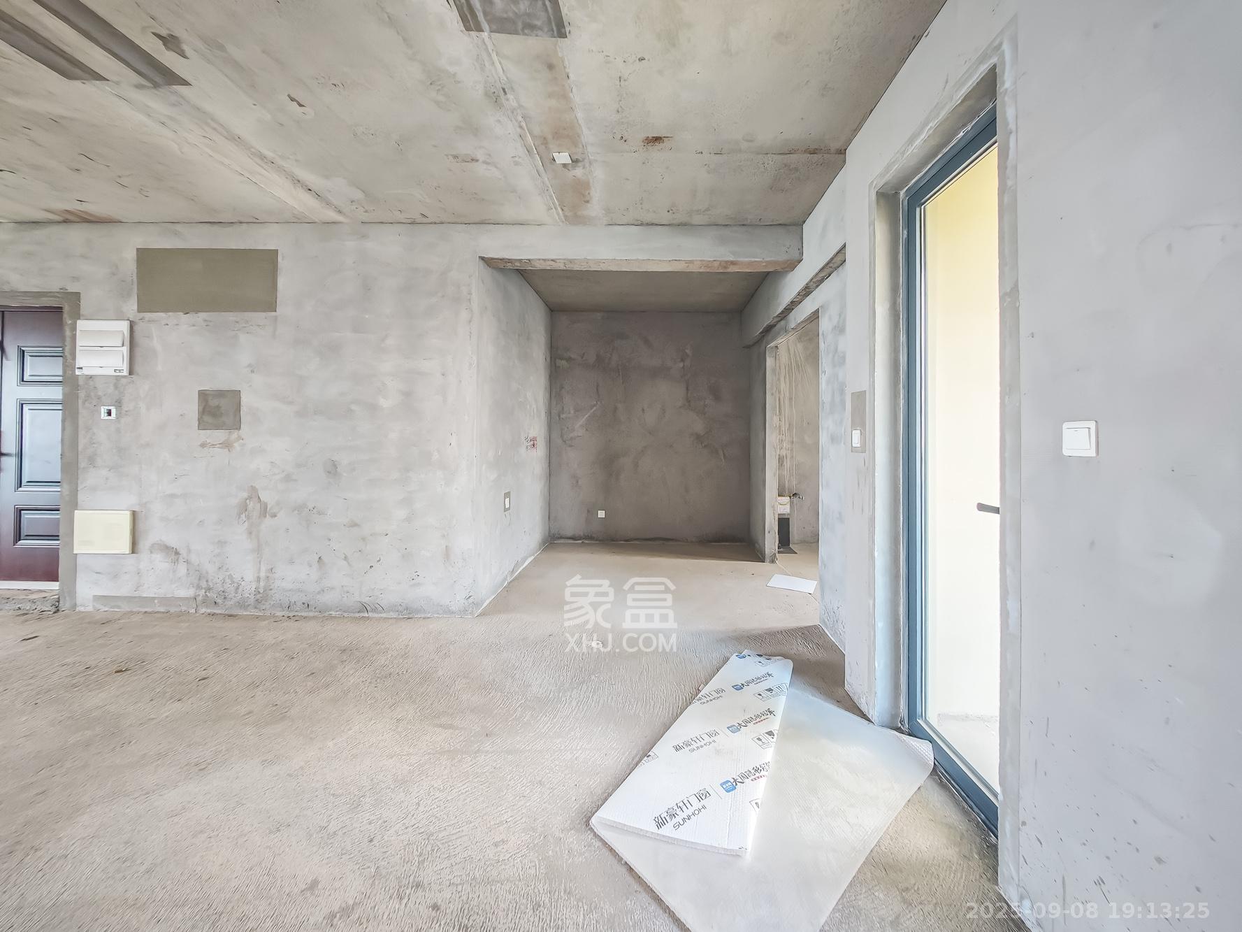 地铁中建江山玖樾  4室2厅2卫    325.0万其他