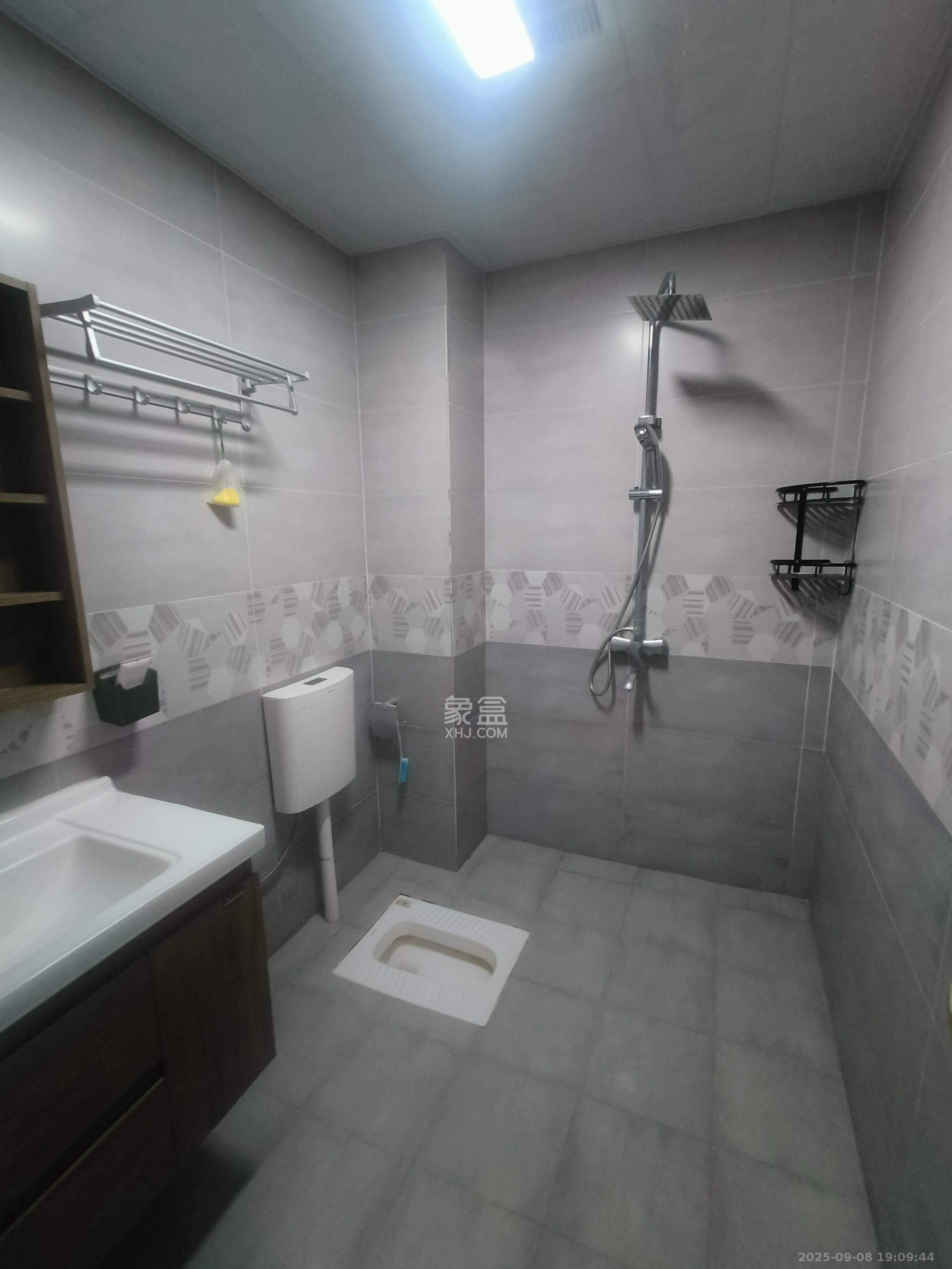 半山公馆(半山国际中心) 1室1厅1卫 1900.0元/月 半山公馆(半山国际中心) 1室1厅1卫 1900.0元/月室内图