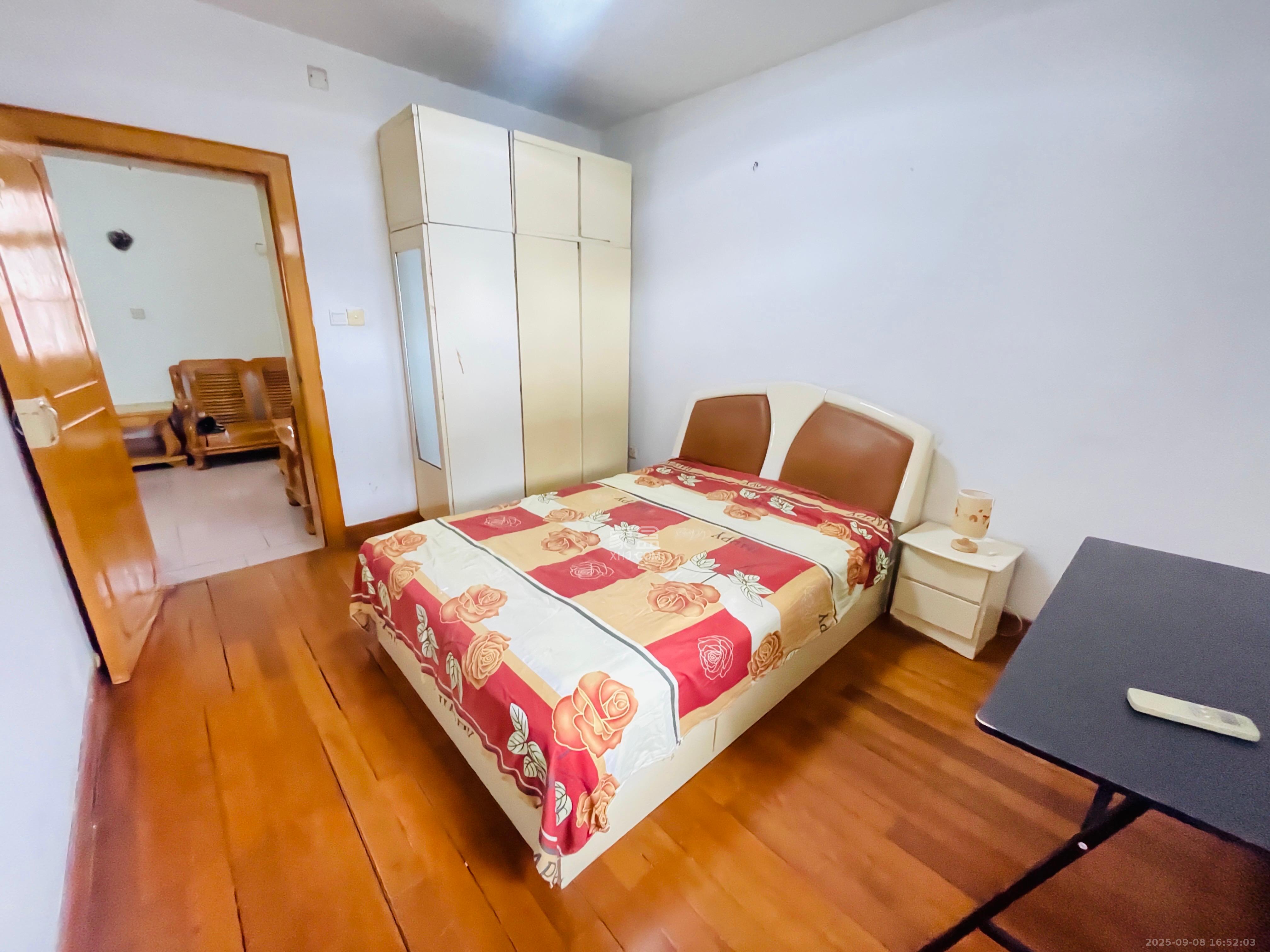 岳银小区（一二三五村）  2室2厅1卫    1600.0元/月室内图