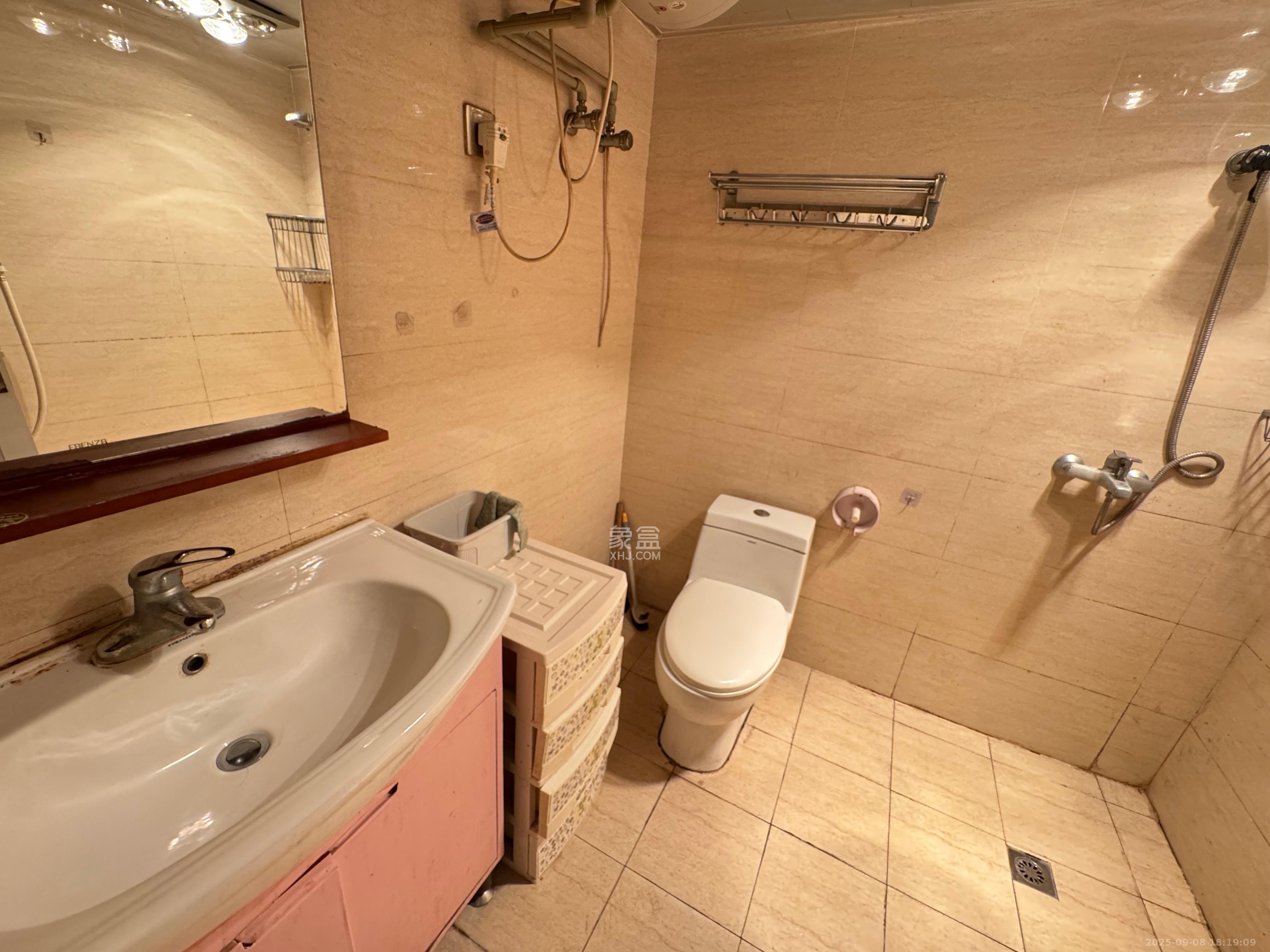 玛依拉山庄 1室1厅1卫 1400.0元/月 玛依拉山庄 1室1厅1卫 1400.0元/月室内图