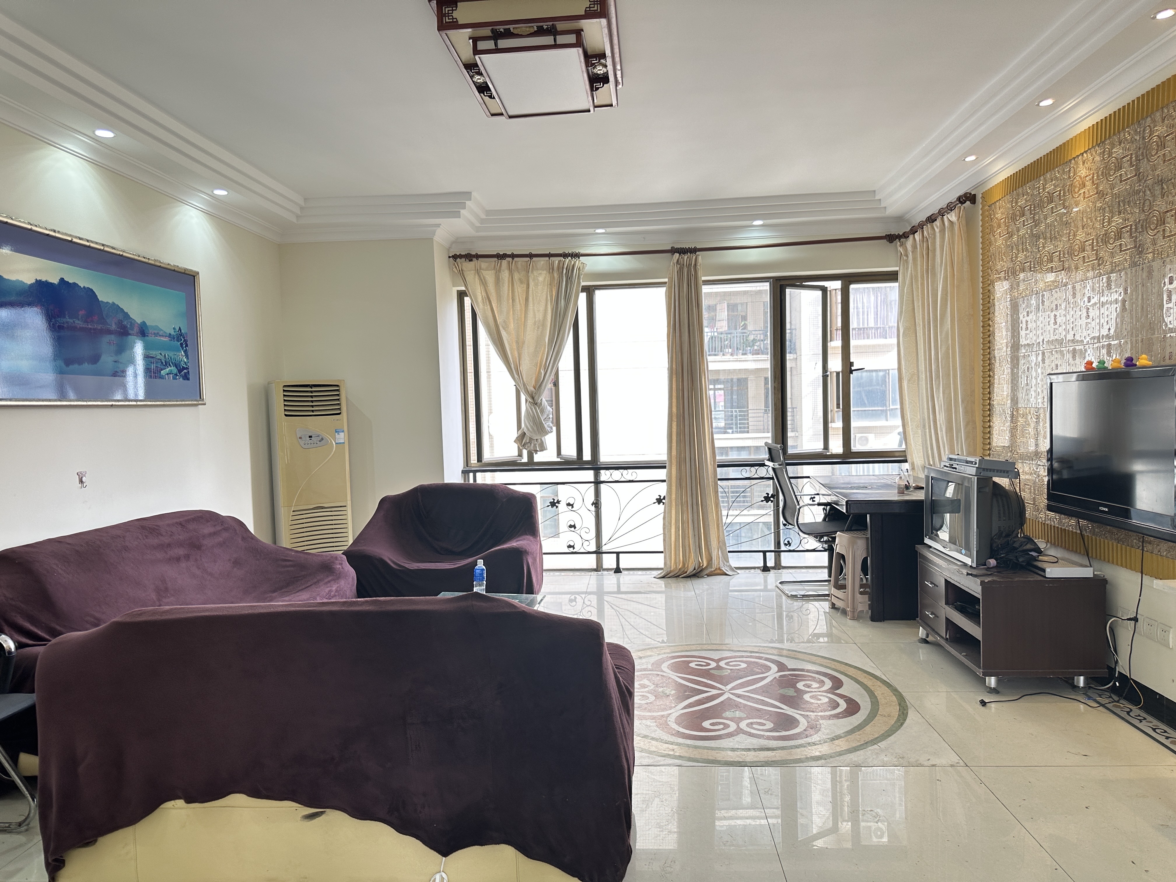 警苑 4室2厅2卫 4200.0元/月 警苑 4室2厅2卫 4200.0元/月室内图