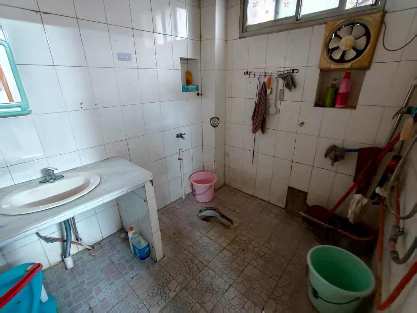 娄底市供销大院家属楼 3室2厅2卫 1300.0元/月 娄底市供销大院家属楼 3室2厅2卫 1300.0元/月室内图