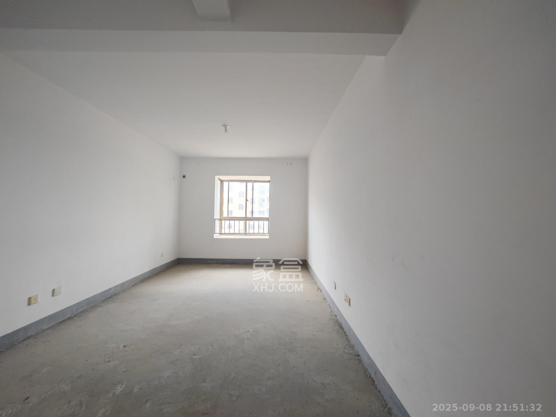 中天瑞景  4室2厅2卫    165.0万卧室