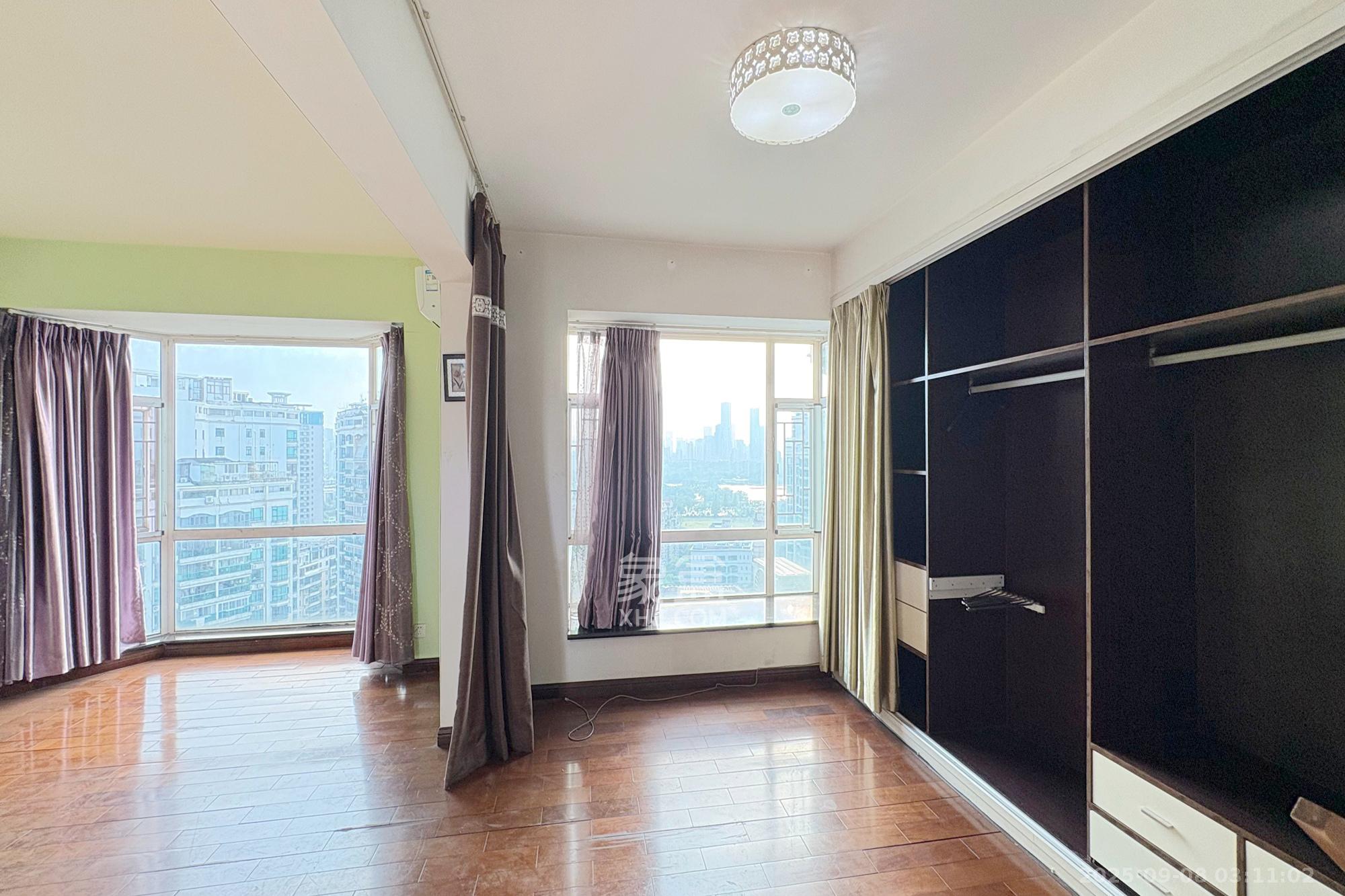 王府花园  4室2厅2卫    178.0万其他