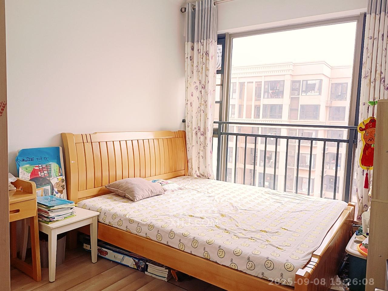 怡海星城  3室2厅2卫    2300.0元/月室内图