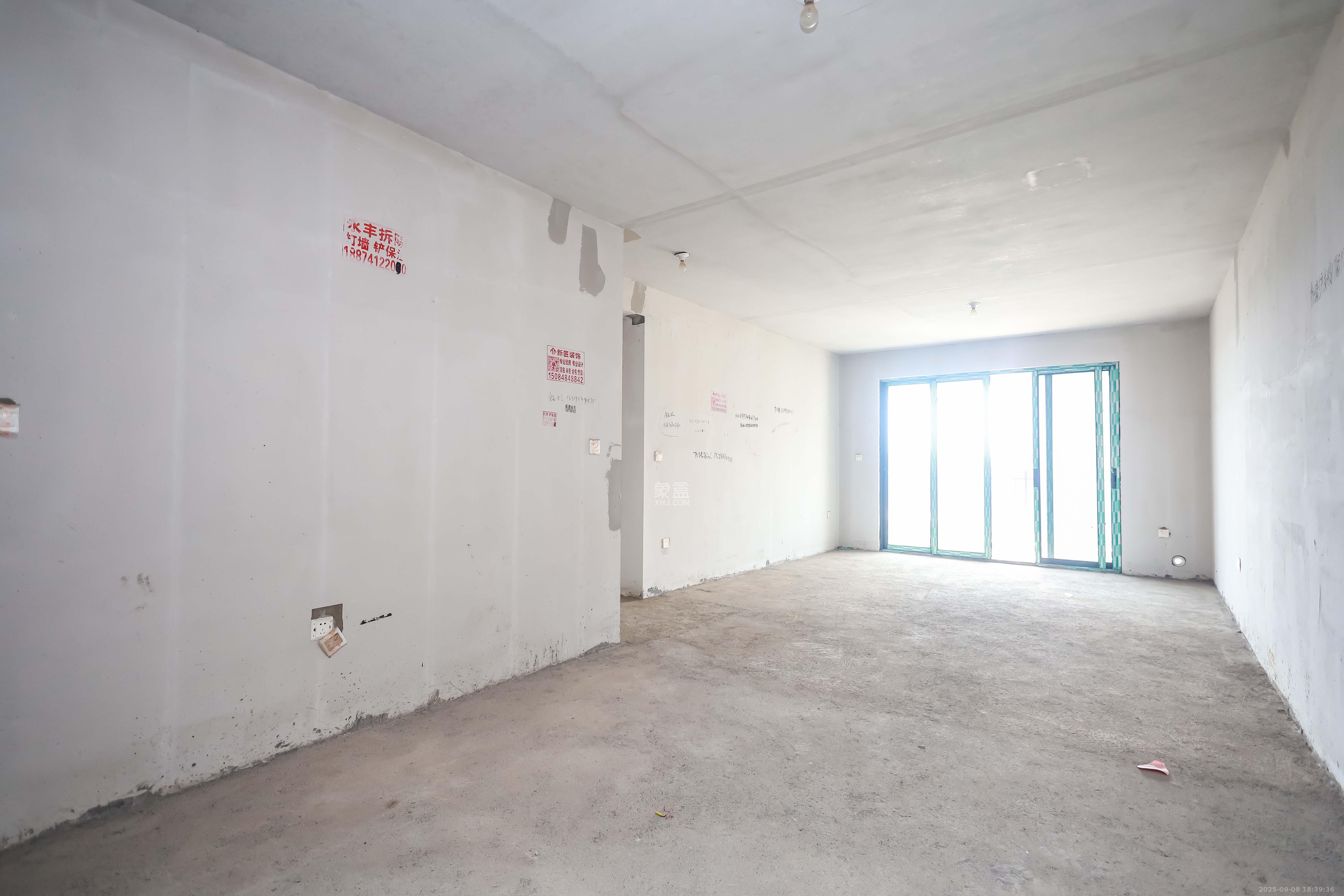 金侨风华府  4室2厅2卫    116.8万 金侨风华府  4室2厅2卫    116.8万客厅