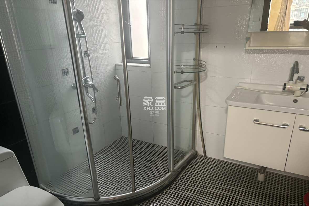 高鑫麓城 3室2厅2卫 2700.0元/月 高鑫麓城 3室2厅2卫 2700.0元/月室内图