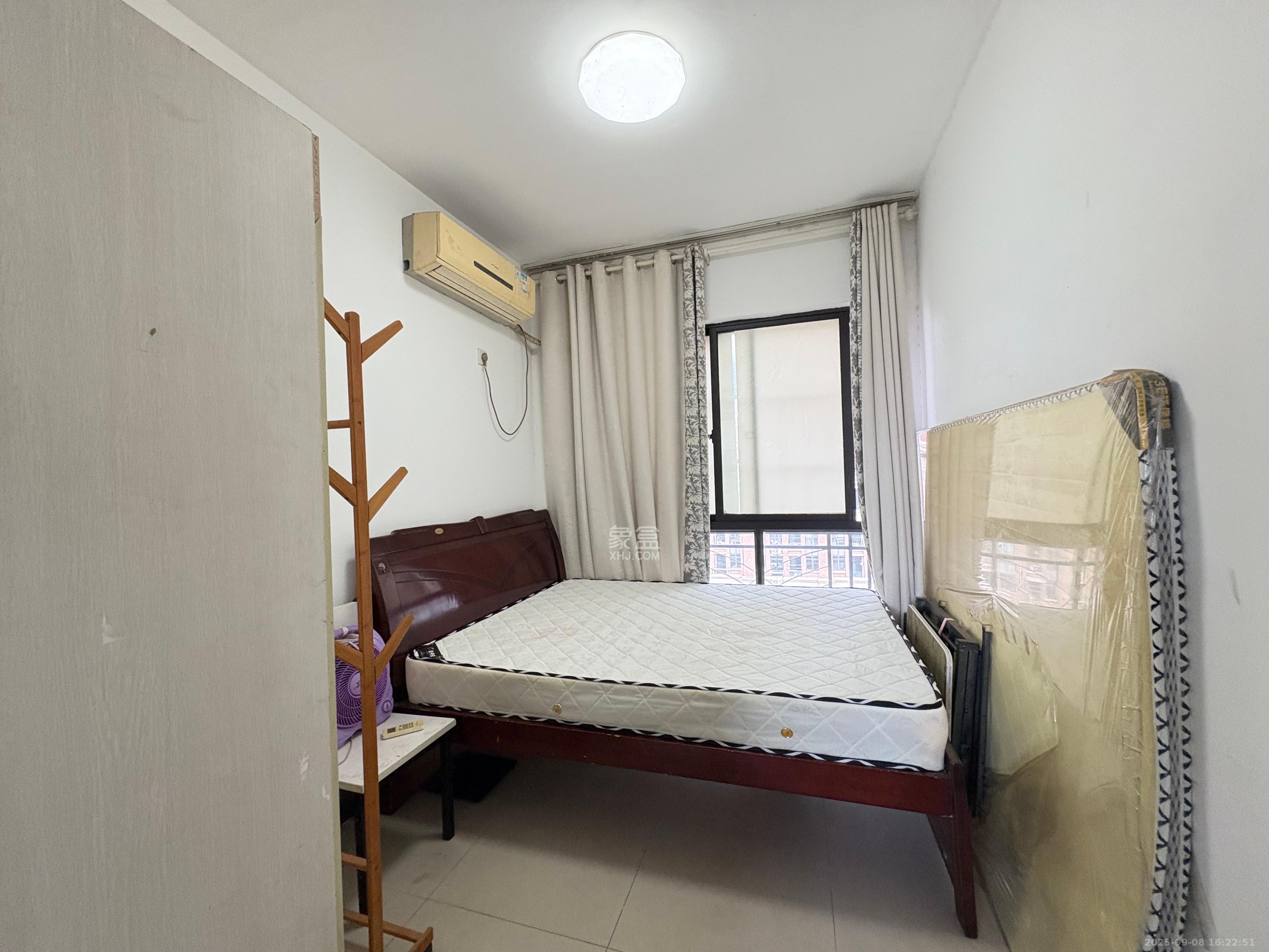 华润凤凰城一期  3室2厅1卫    1800.0元/月 华润凤凰城一期  3室2厅1卫    1800.0元/月室内图