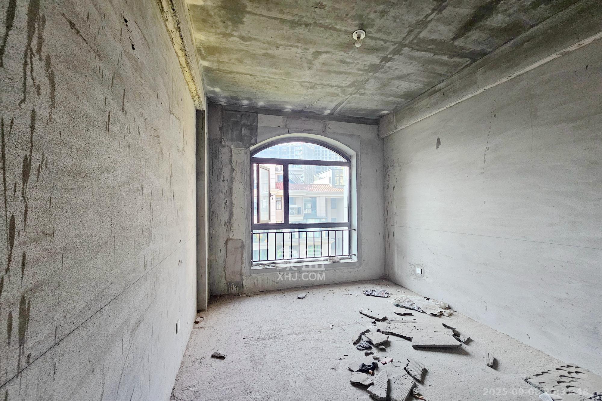 明昇壹城（明昇时代广场）一期  6室2厅4卫    388.0万卧室