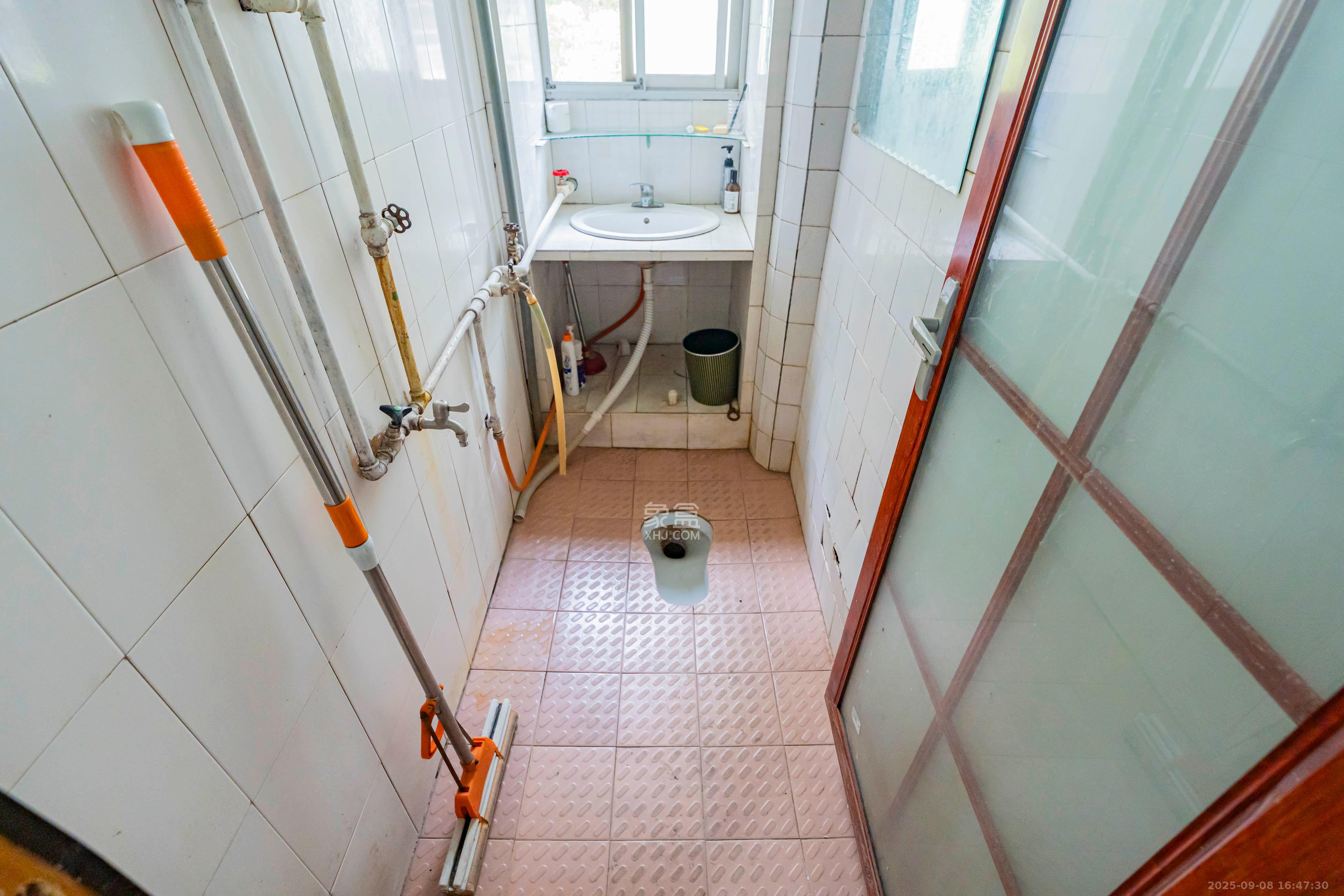 百善台小区  3室1厅1卫    39.0万 百善台小区  3室1厅1卫    39.0万卫生间