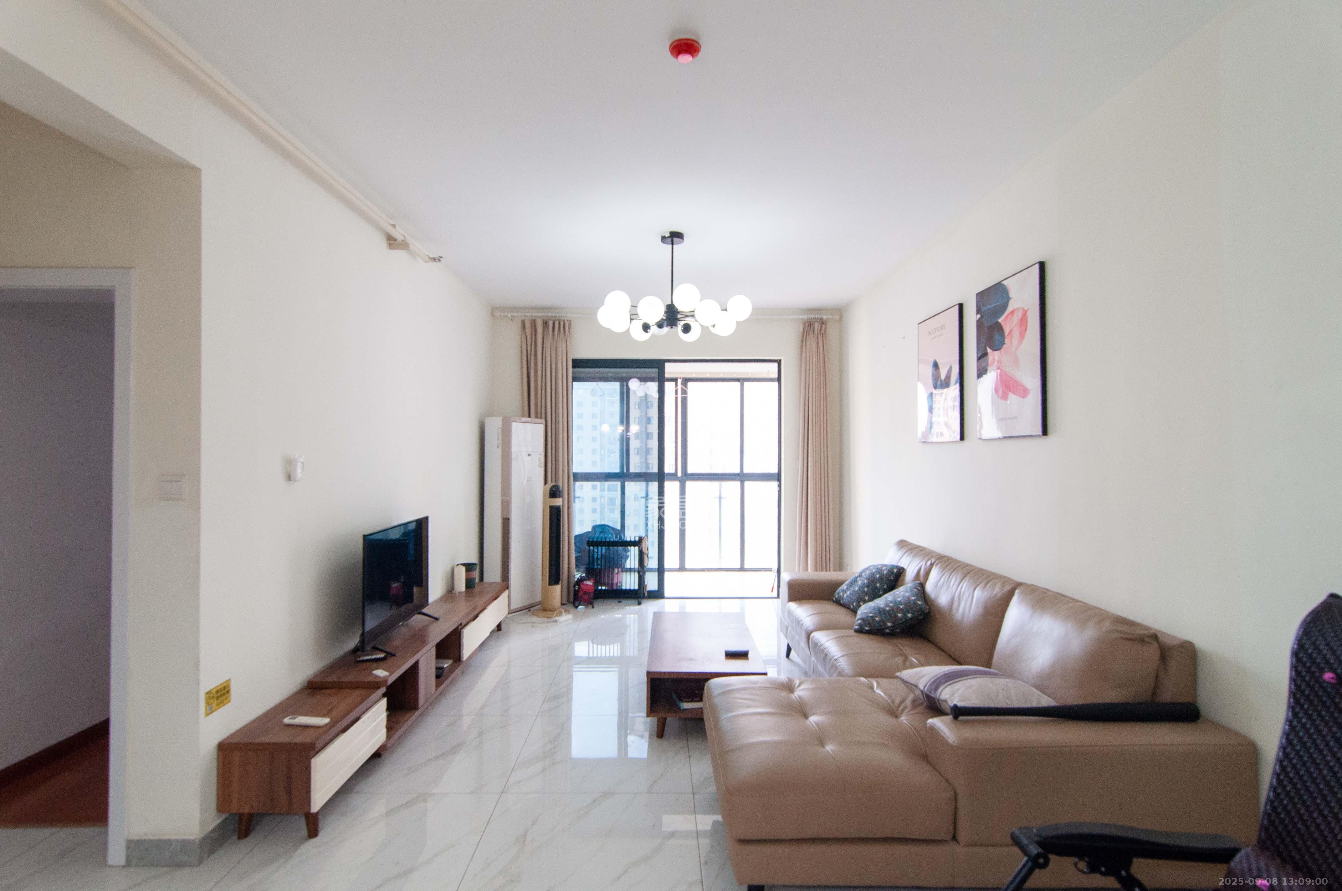 中建梅溪湖中心  3室2厅2卫    120.0万 中建梅溪湖中心  3室2厅2卫    120.0万客厅