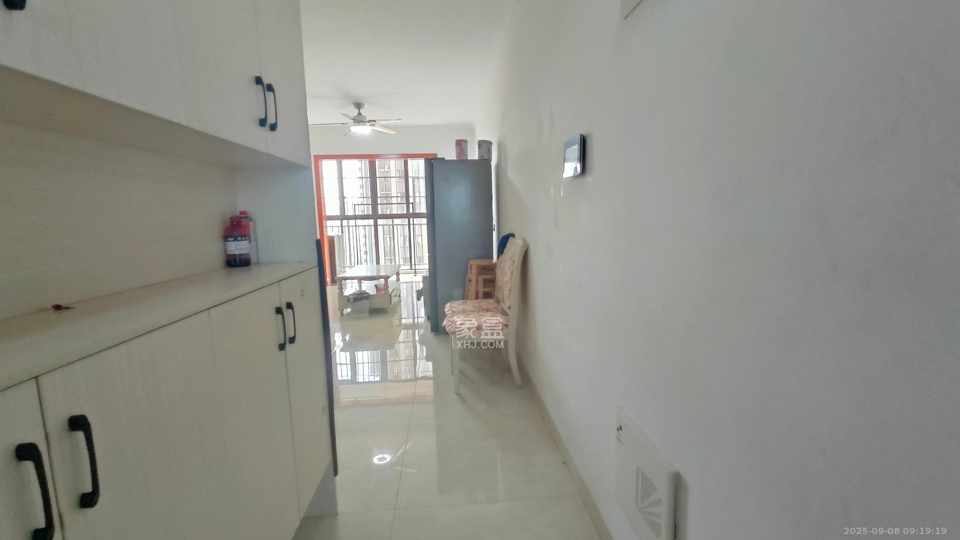 华润置地广场二期  3室2厅2卫    2200.0元/月室内图