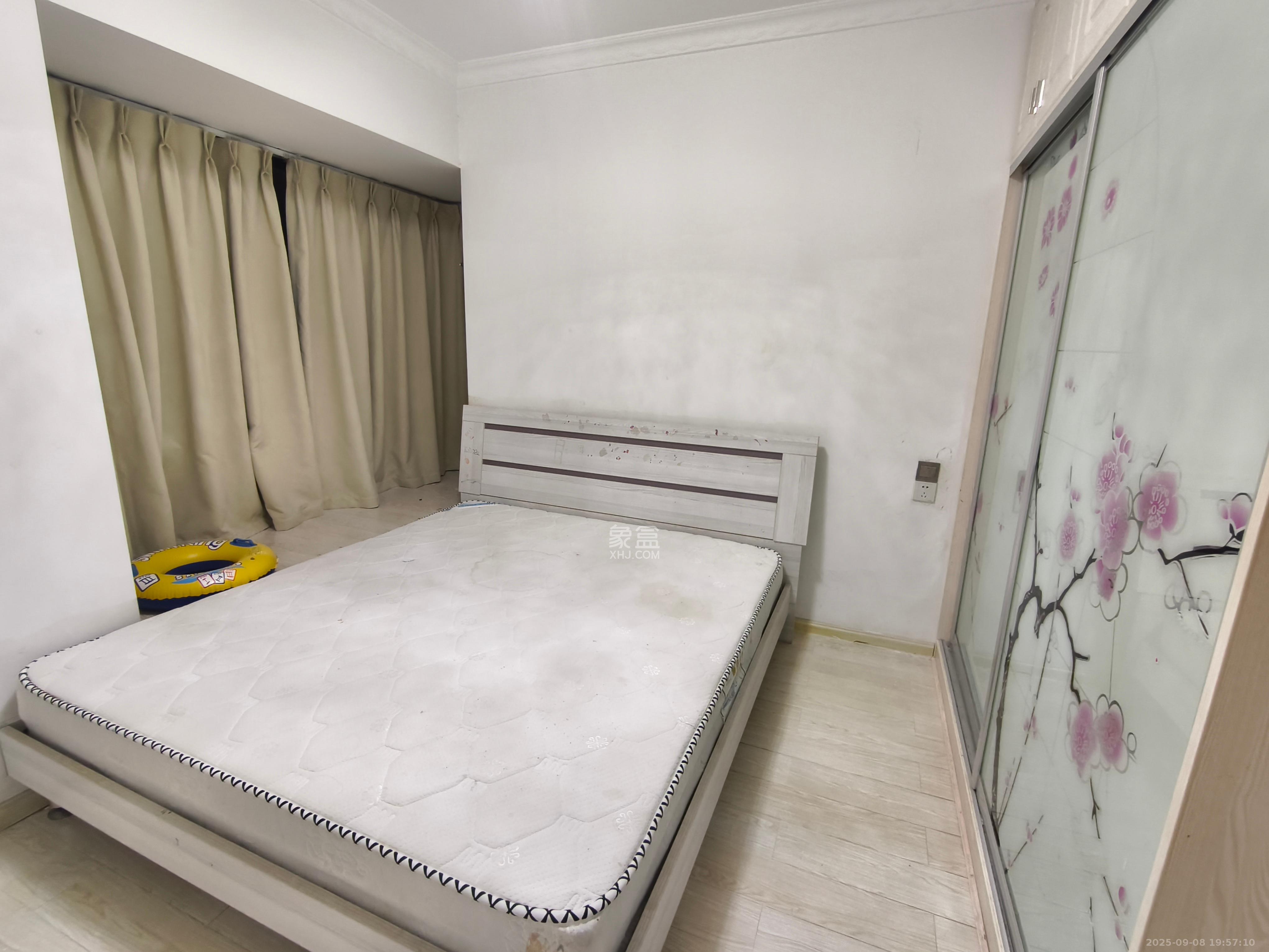 蓝山郡  3室1厅1卫    2000.0元/月 蓝山郡  3室1厅1卫    2000.0元/月室内图