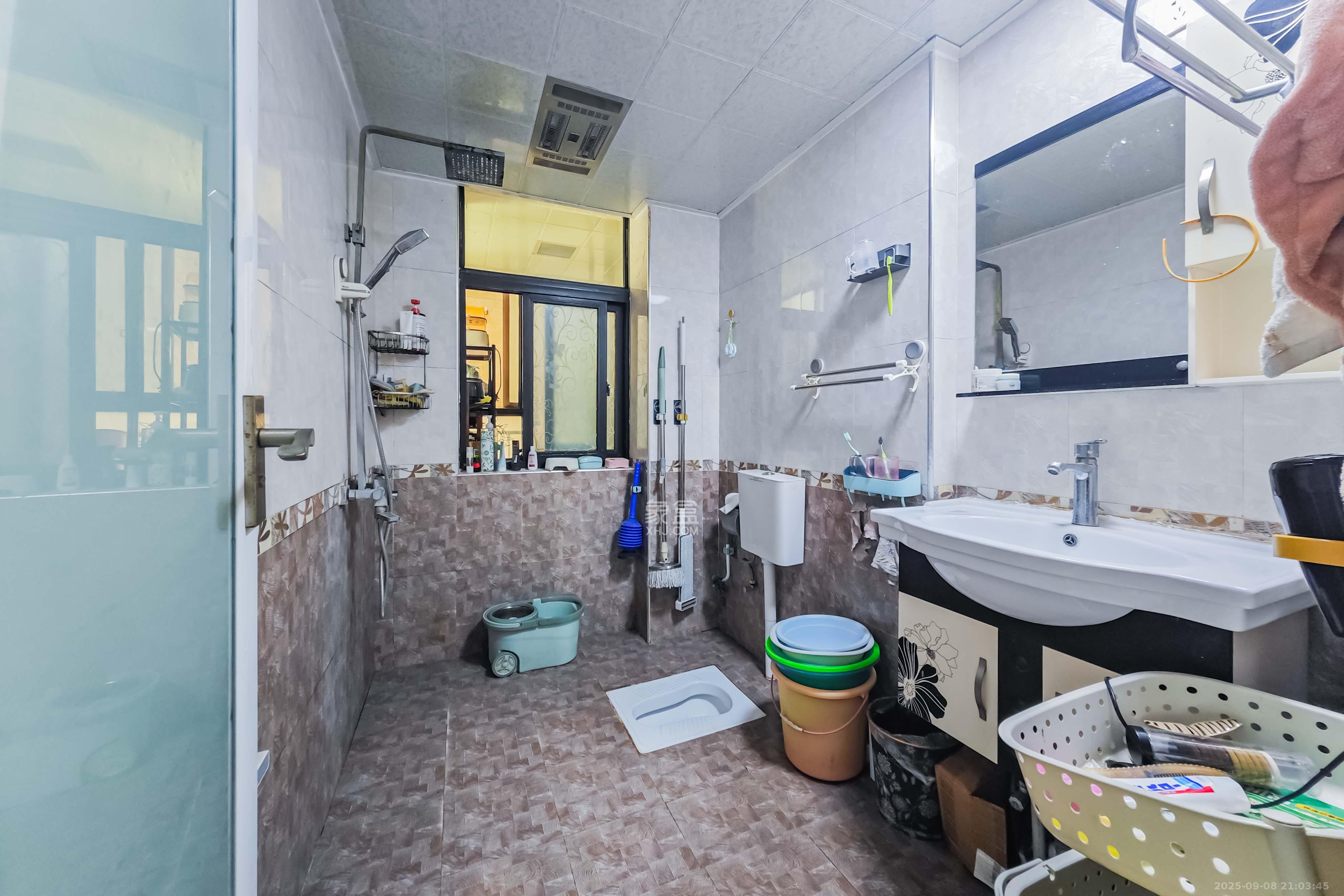 英郡年华  2室2厅1卫    66.0万 英郡年华  2室2厅1卫    66.0万卫生间