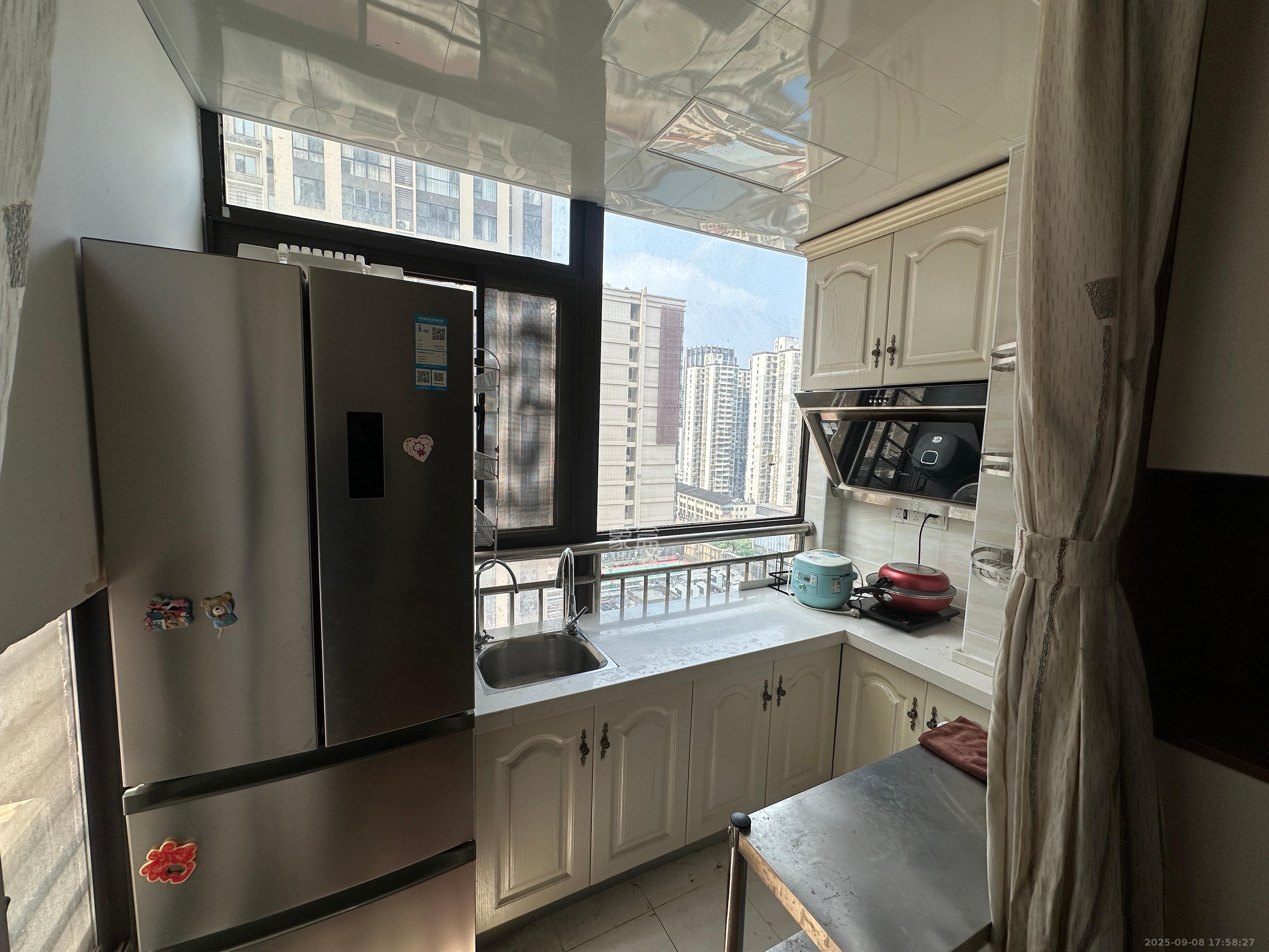 乐尚城  1室1厅1卫    1300.0元/月室内图