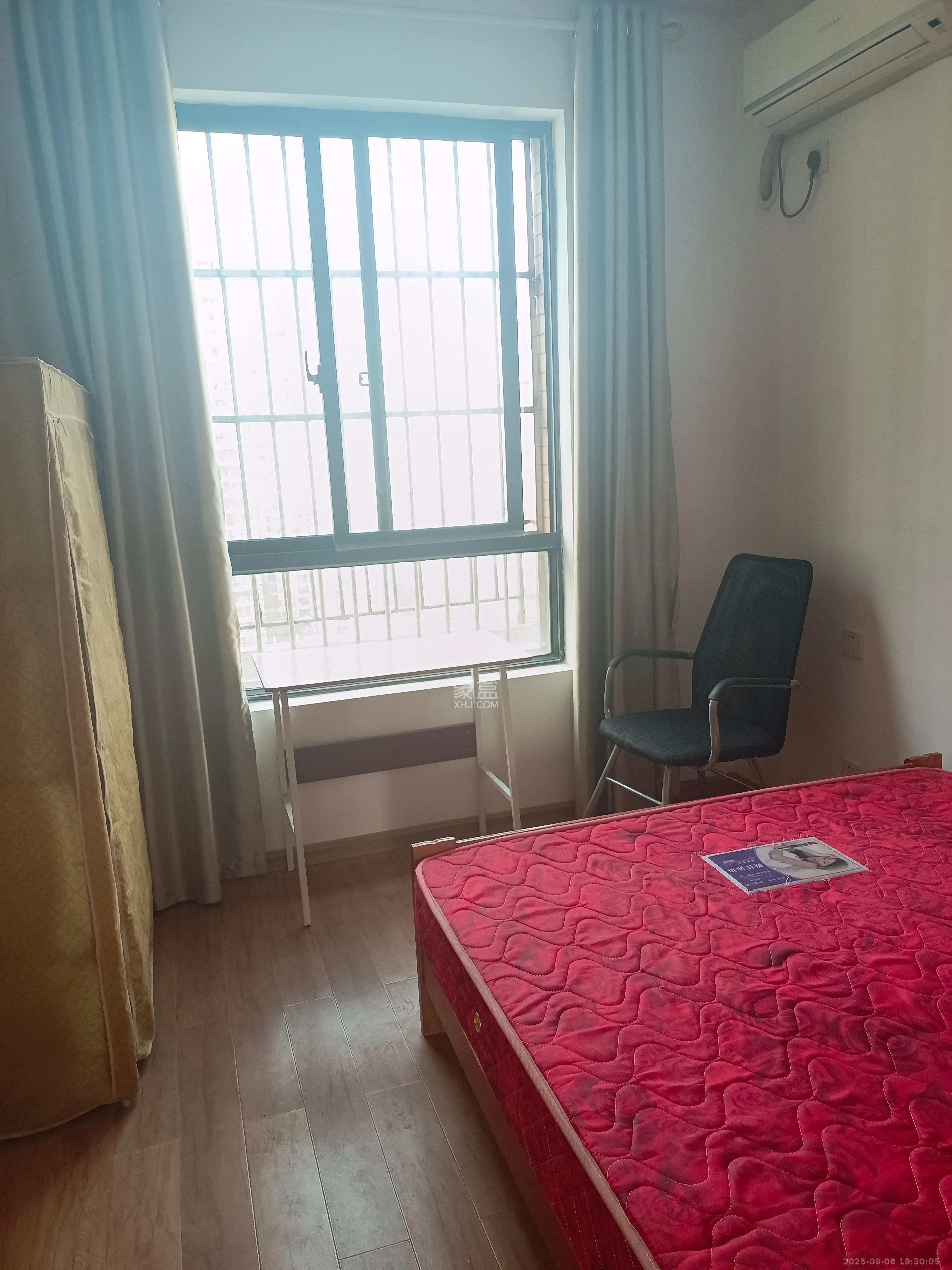 华润凤凰城一期  3室2厅2卫    1900.0元/月室内图