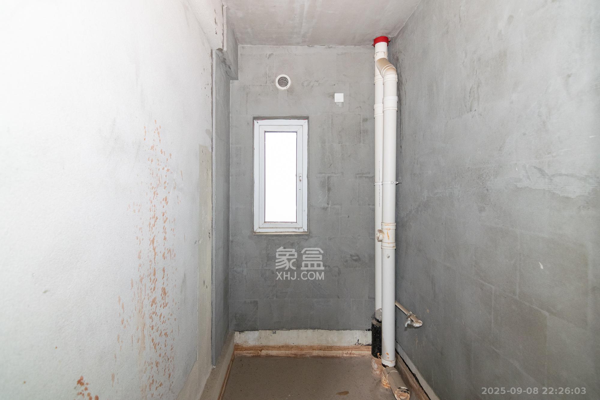 新城国际花都  4室2厅2卫    120.0万卫生间