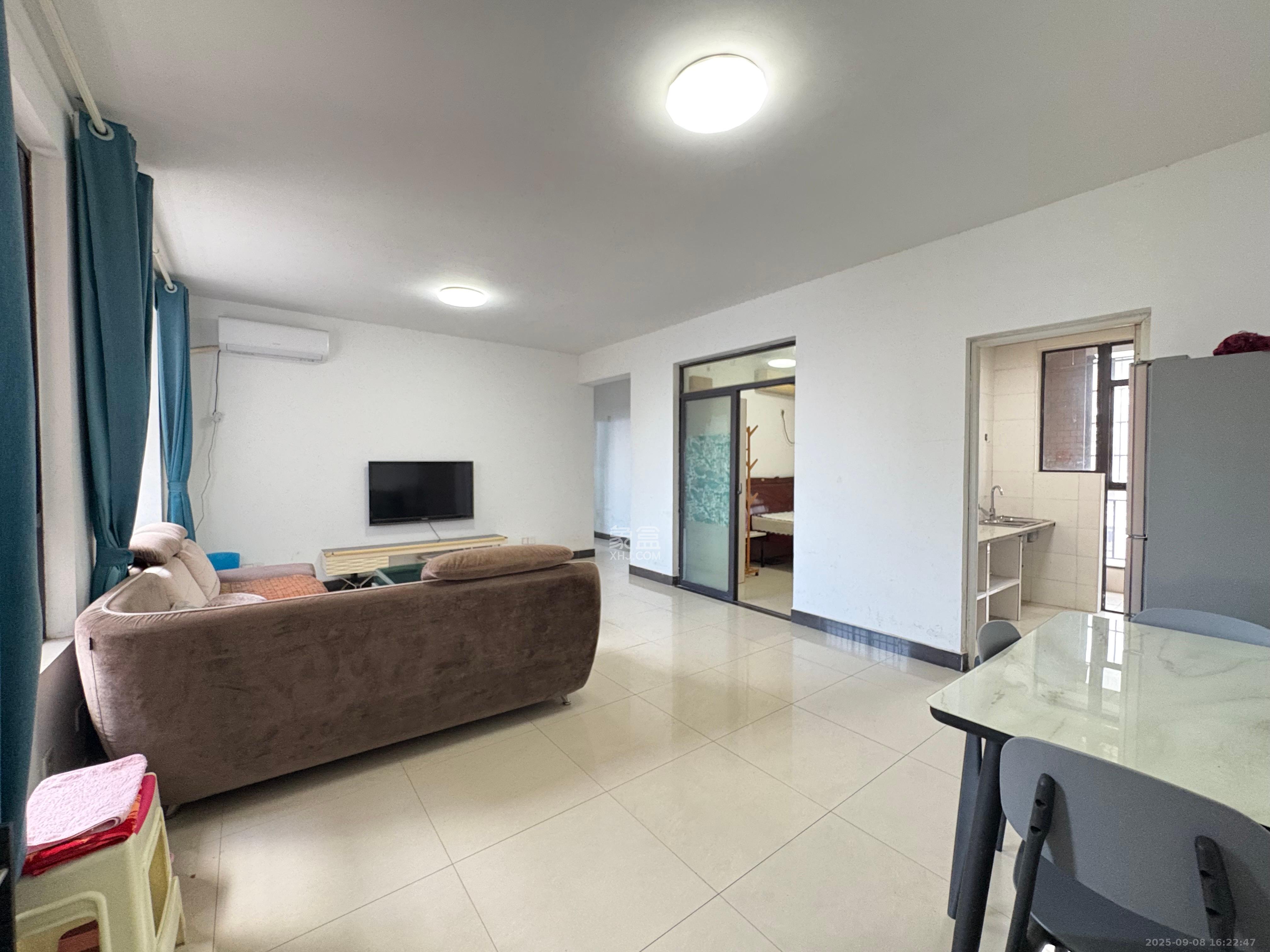 华润凤凰城一期  3室2厅1卫    1800.0元/月 华润凤凰城一期  3室2厅1卫    1800.0元/月