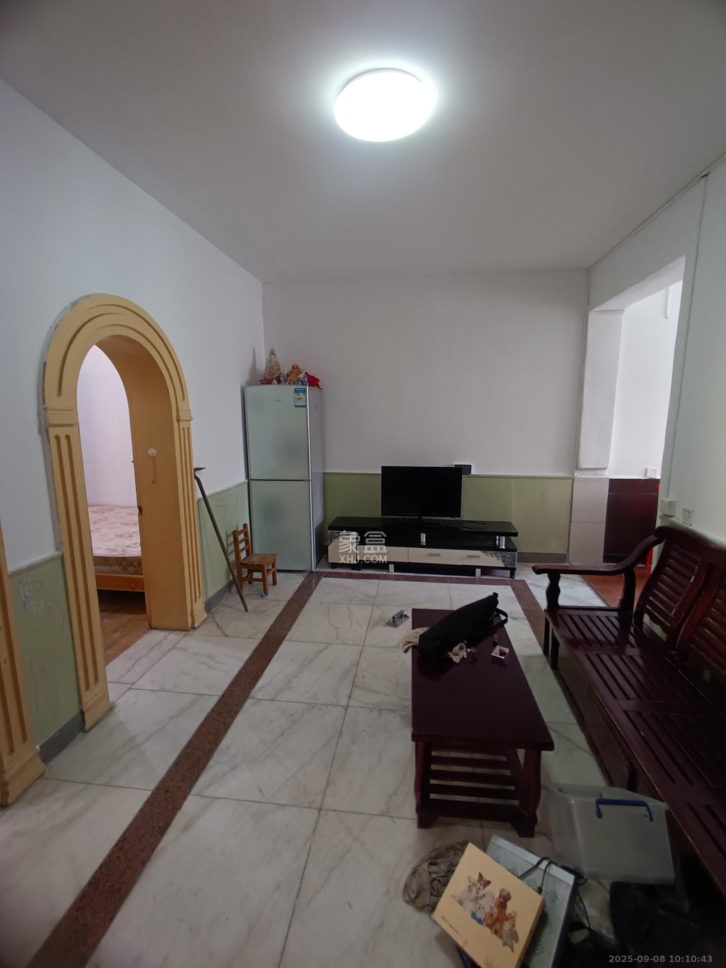 桐荫里社区  2室1厅1卫    1400.0元/月 桐荫里社区  2室1厅1卫    1400.0元/月室内图