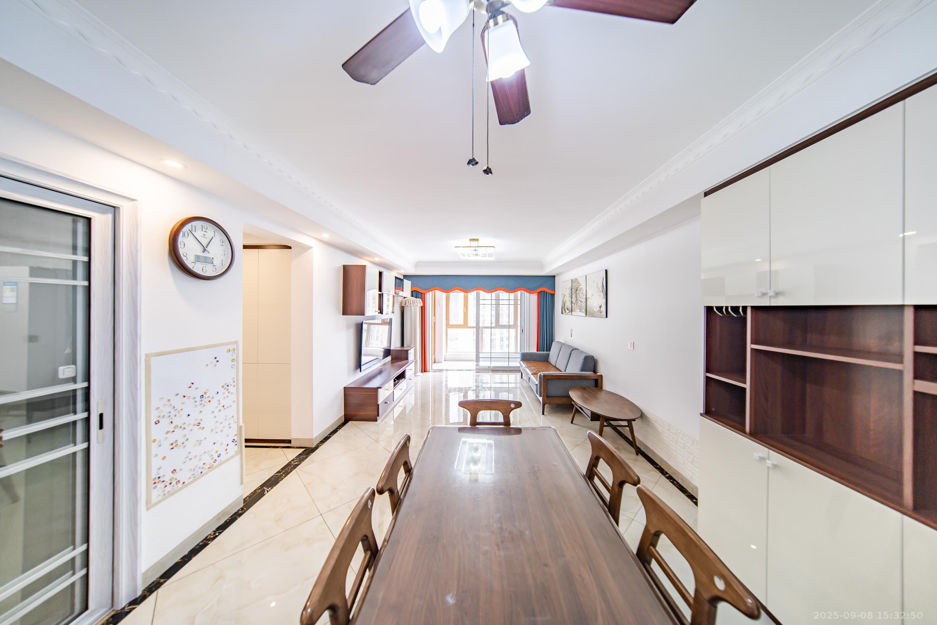 兰亭湾畔  3室2厅2卫    125.0万客厅