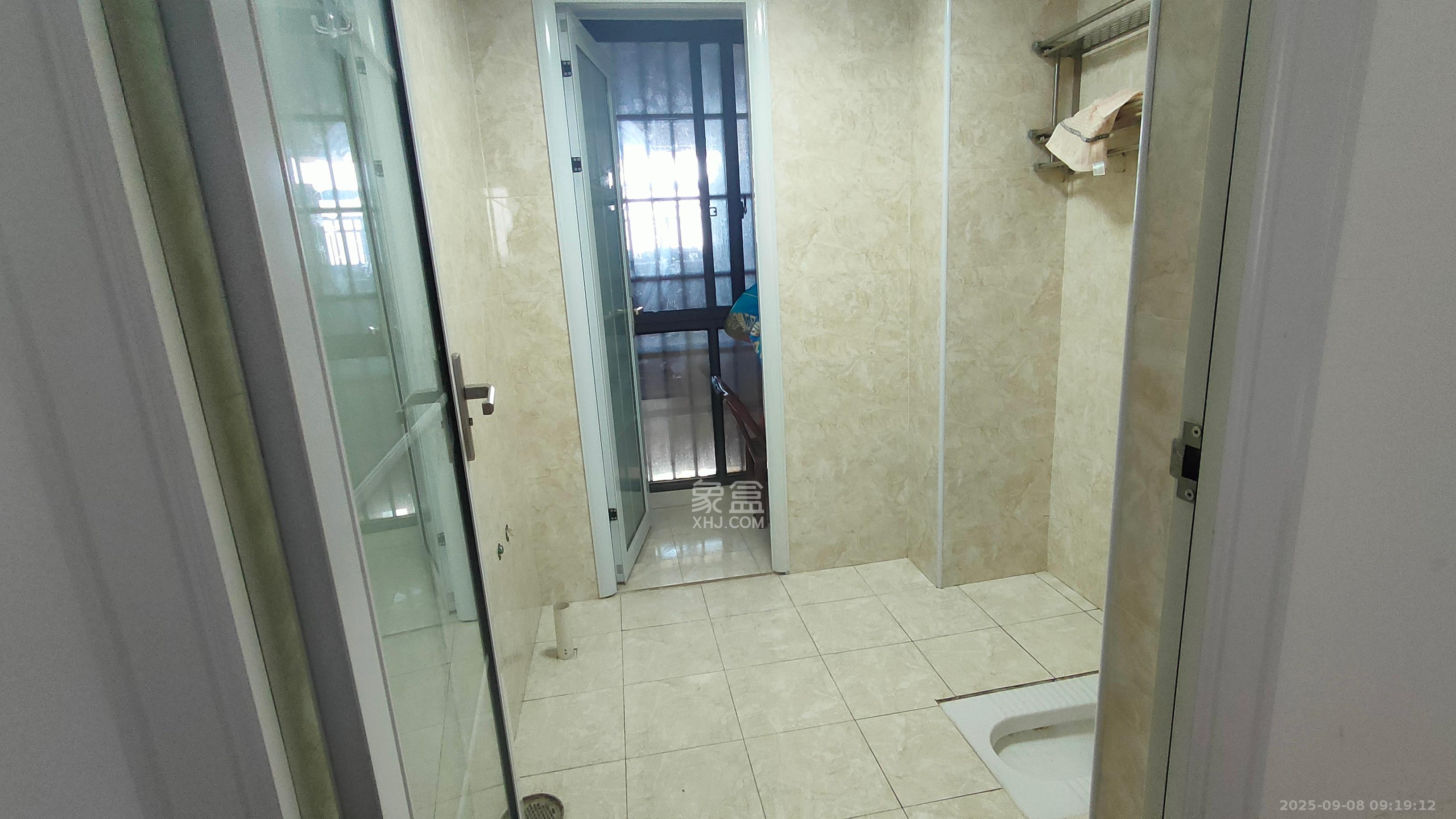 华润置地广场二期  3室2厅2卫    2200.0元/月室内图