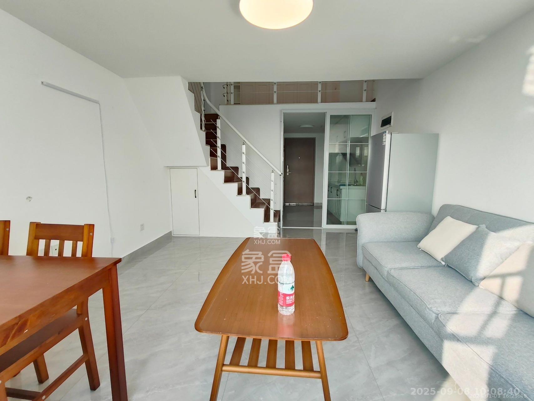 中交广场公寓  2室1厅1卫    2000.0元/月 中交广场公寓  2室1厅1卫    2000.0元/月室内图