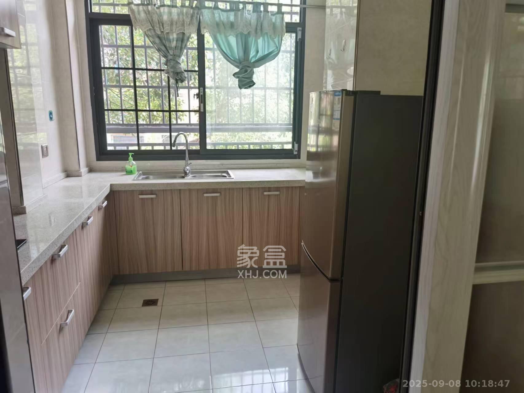 澳海月亮湾  3室2厅1卫    1600.0元/月室内图