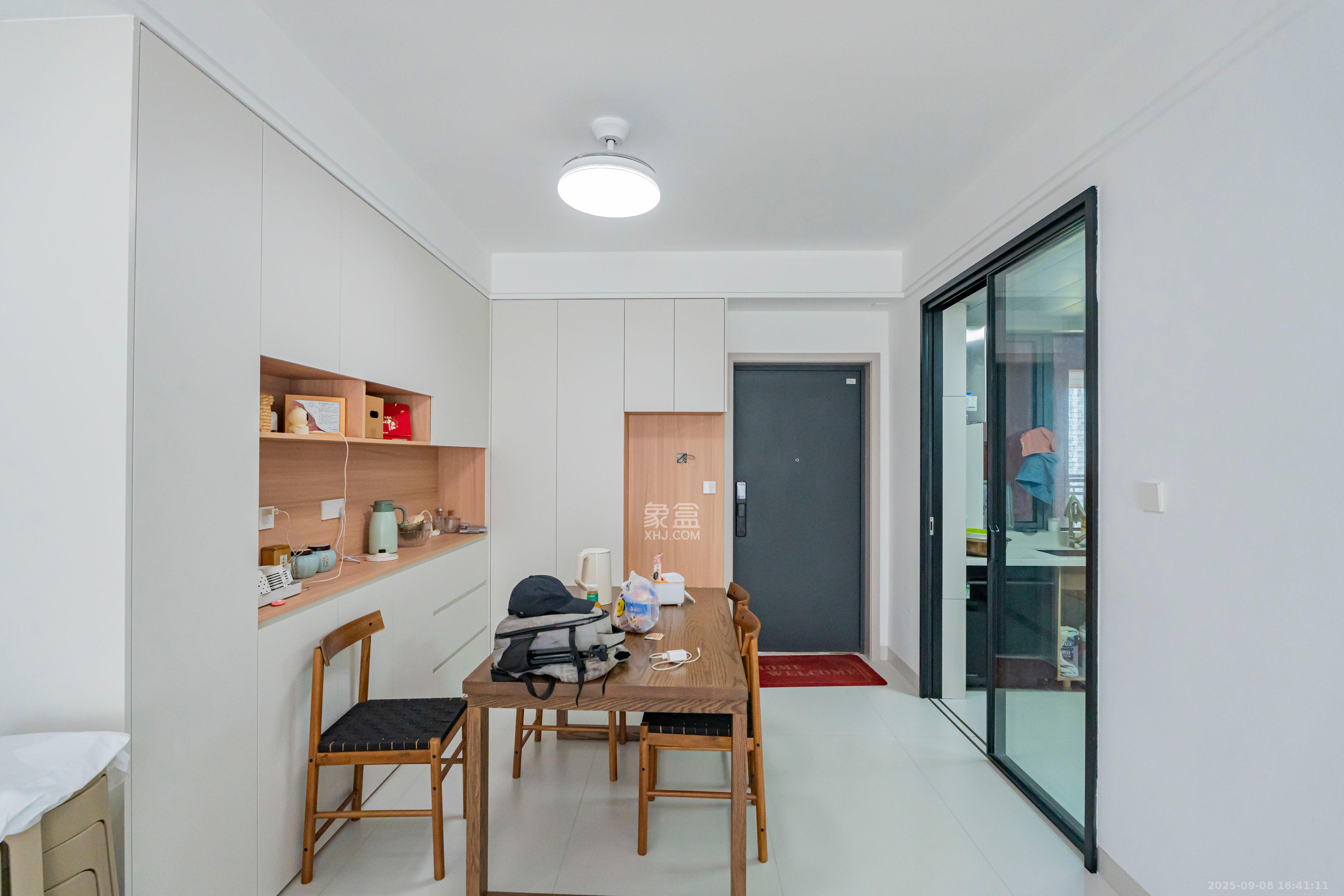 金色溪泉湾  3室2厅2卫    155.0万 金色溪泉湾  3室2厅2卫    155.0万客厅