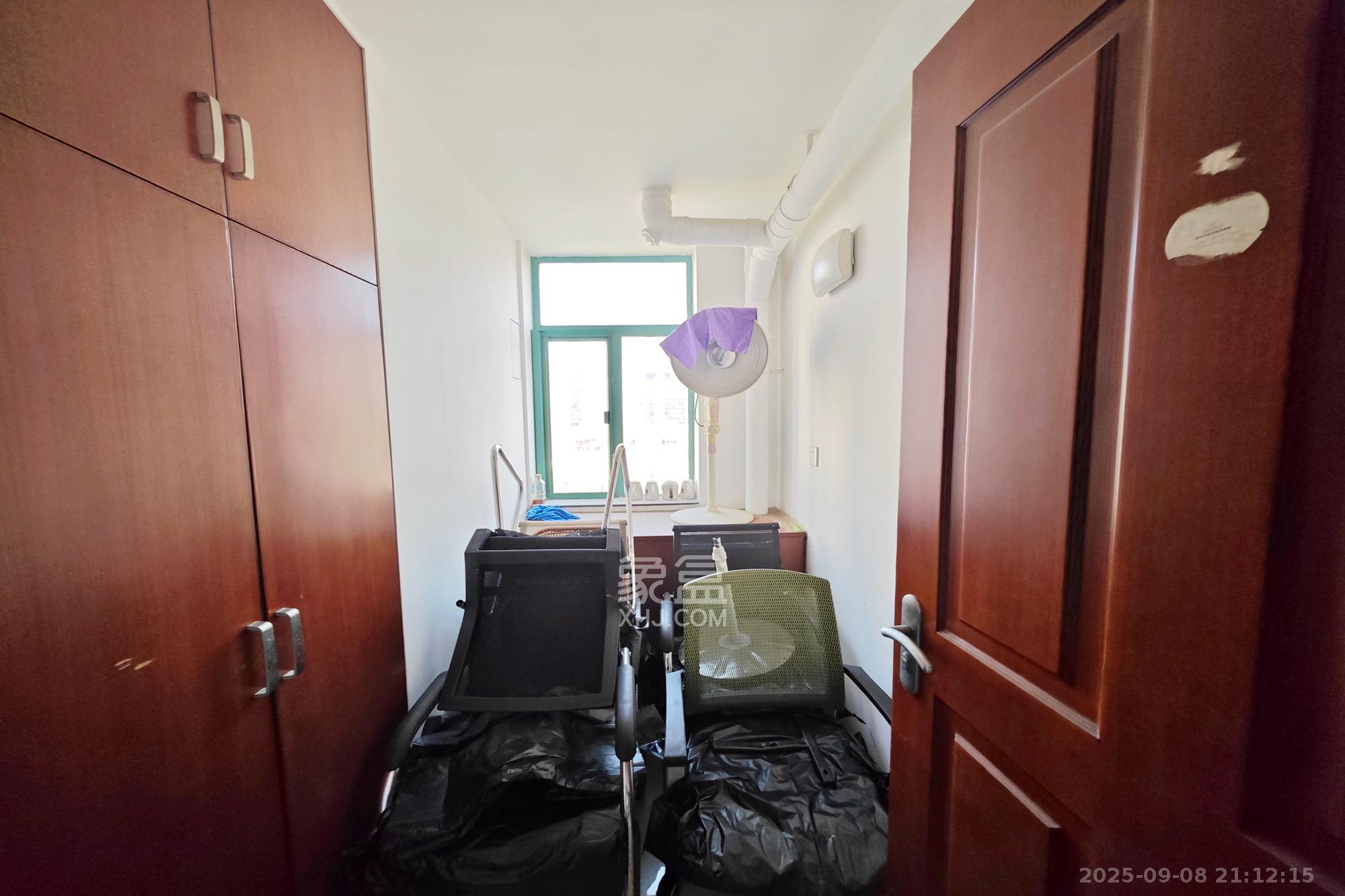 美林景园  6室2厅3卫    170.0万 美林景园  6室2厅3卫    170.0万其他