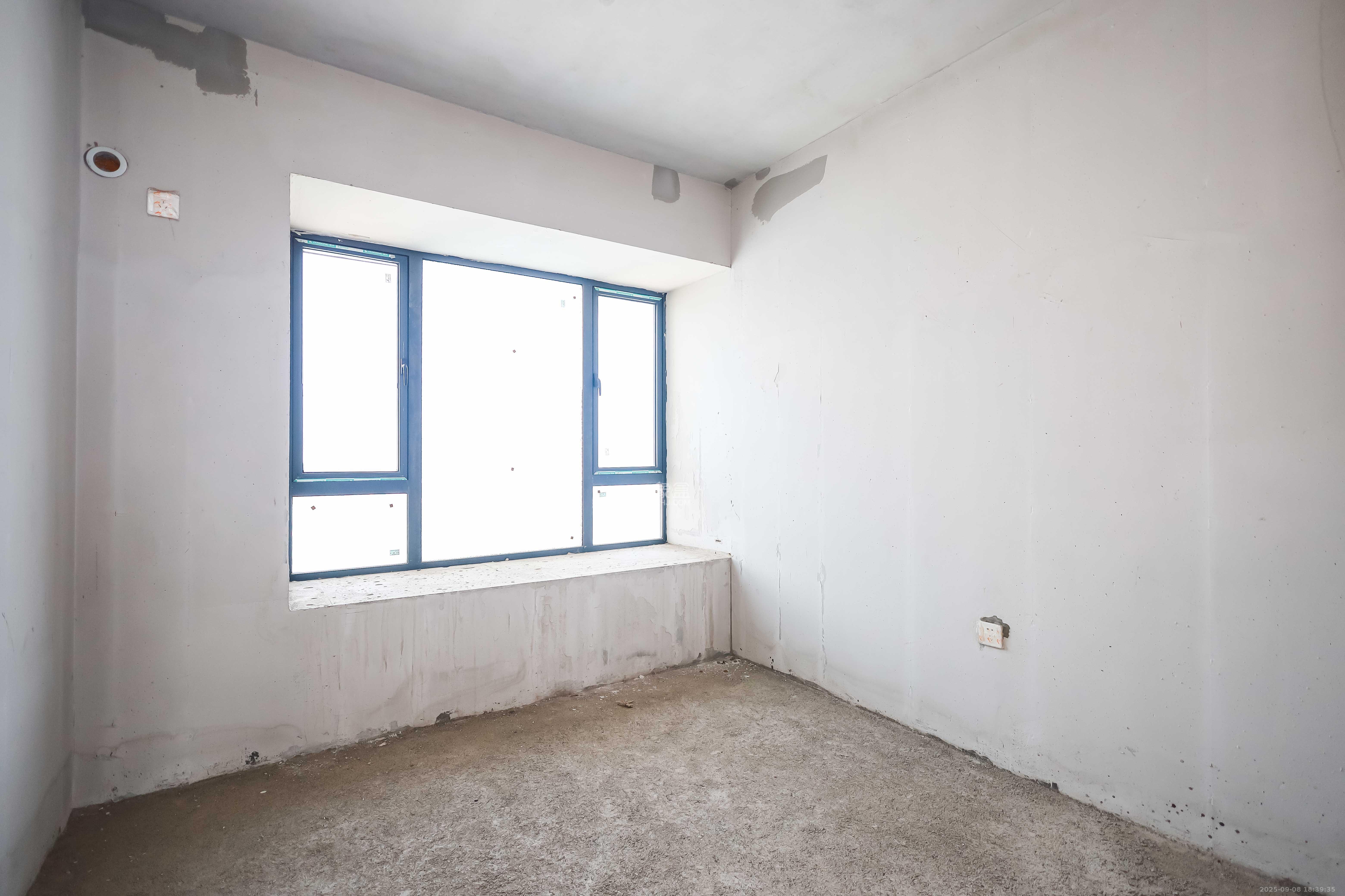 金侨风华府  4室2厅2卫    116.8万 金侨风华府  4室2厅2卫    116.8万卧室