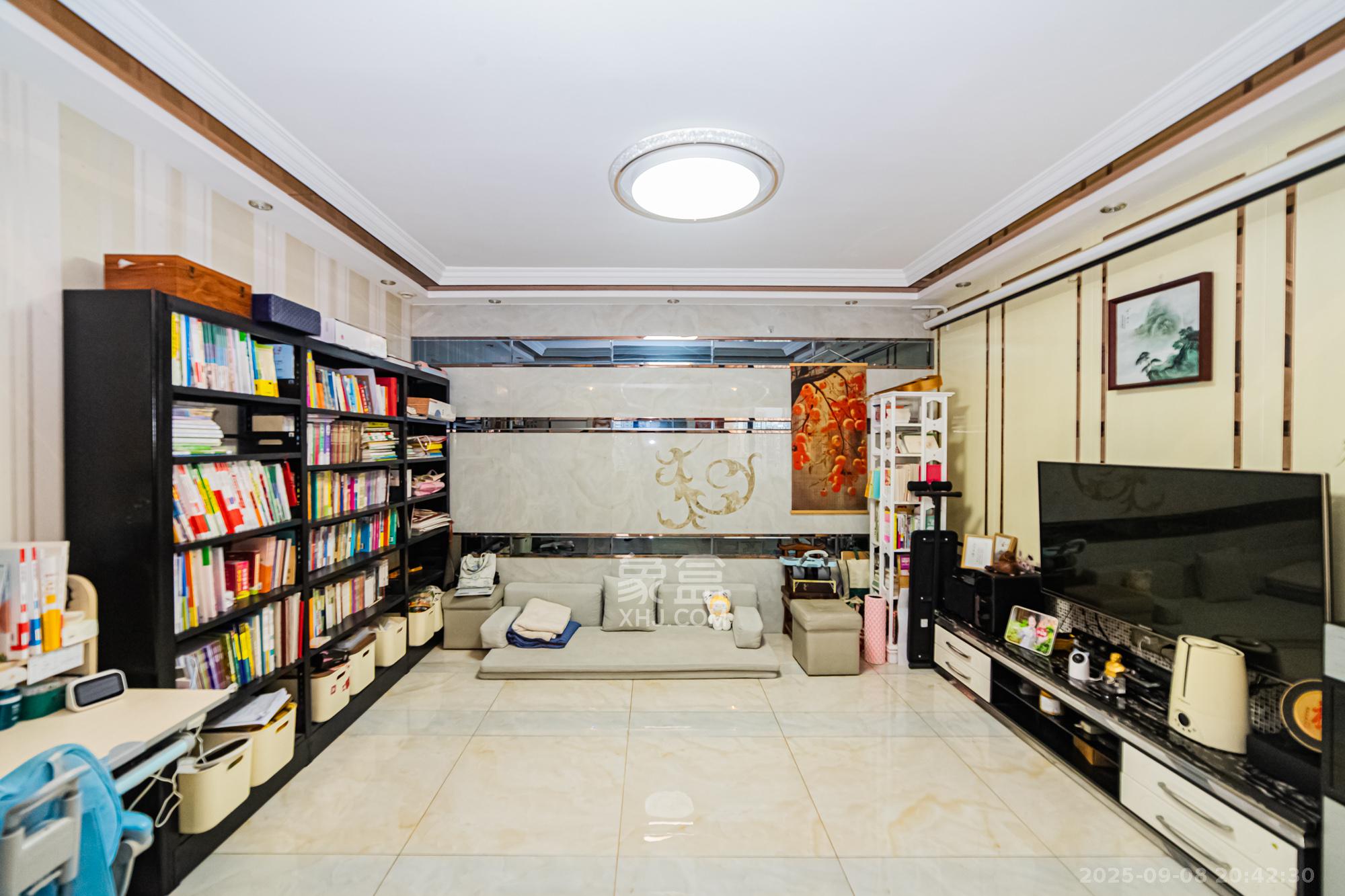 滨江君悦香邸  3室2厅2卫    130.28万 滨江君悦香邸  3室2厅2卫    130.28万客厅