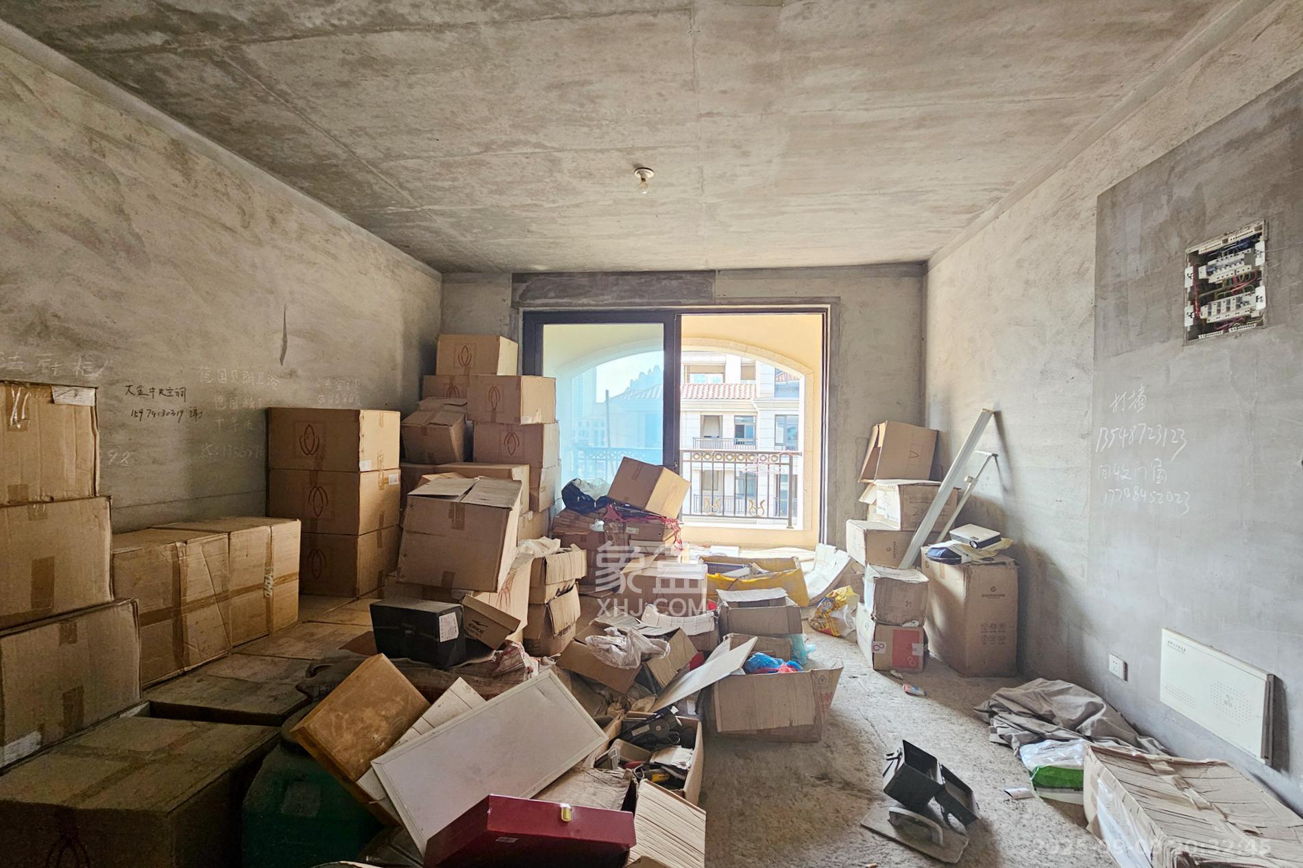 明昇壹城(明昇时代广场)一期 6室2厅4卫 408.00万 明昇壹城(明昇时代广场)一期 6室2厅4卫 408.00万客厅