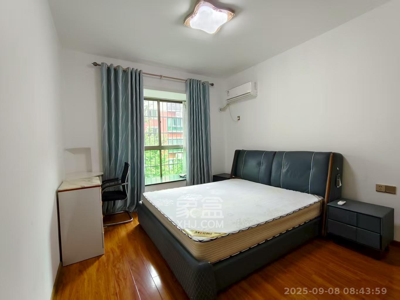 新景家园  3室2厅2卫   1800.00元/月室内图