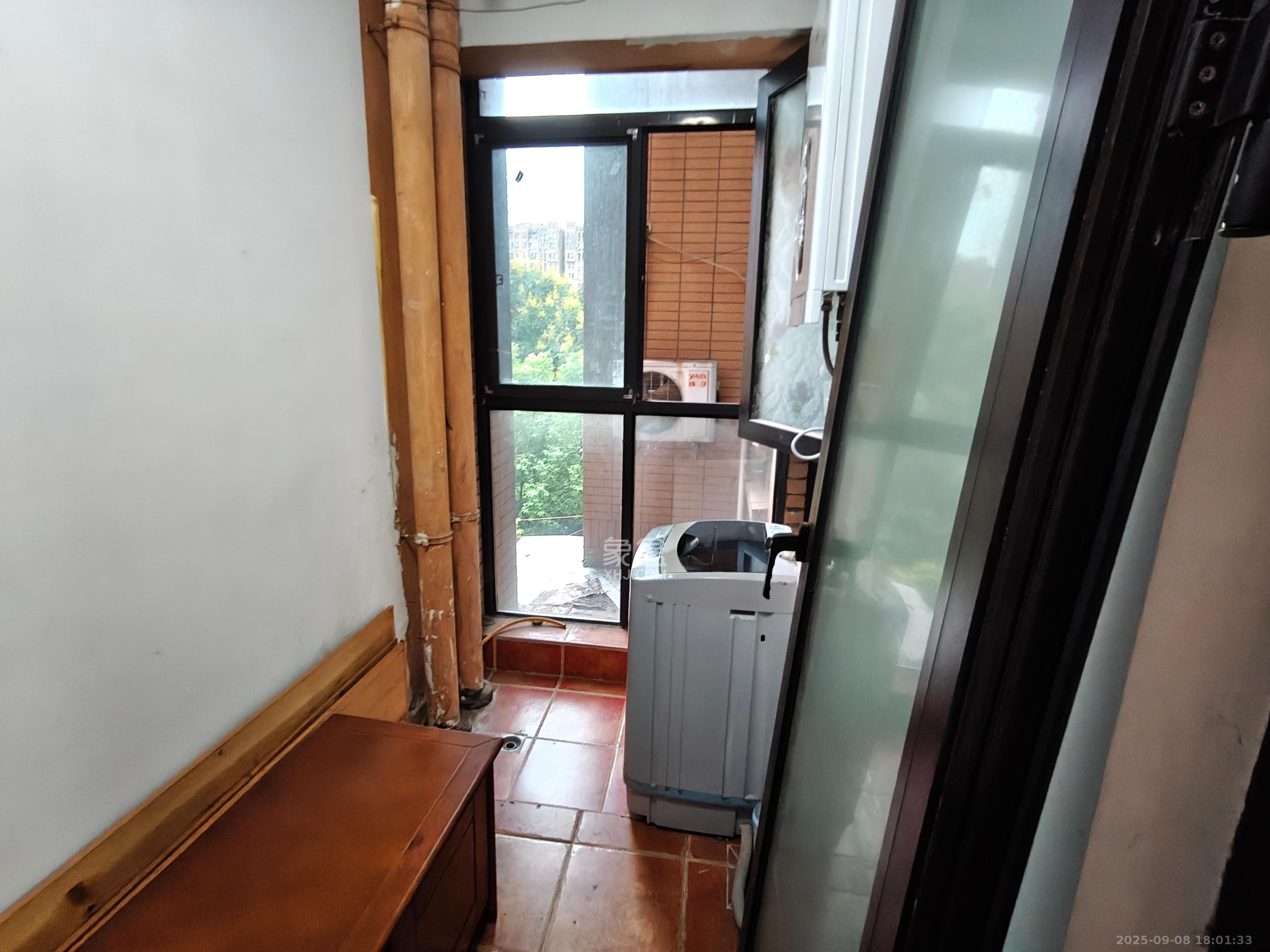 中信凯旋蓝岸(中信新城三期)  3室2厅1卫    1800.0元/月 中信凯旋蓝岸(中信新城三期)  3室2厅1卫    1800.0元/月室内图