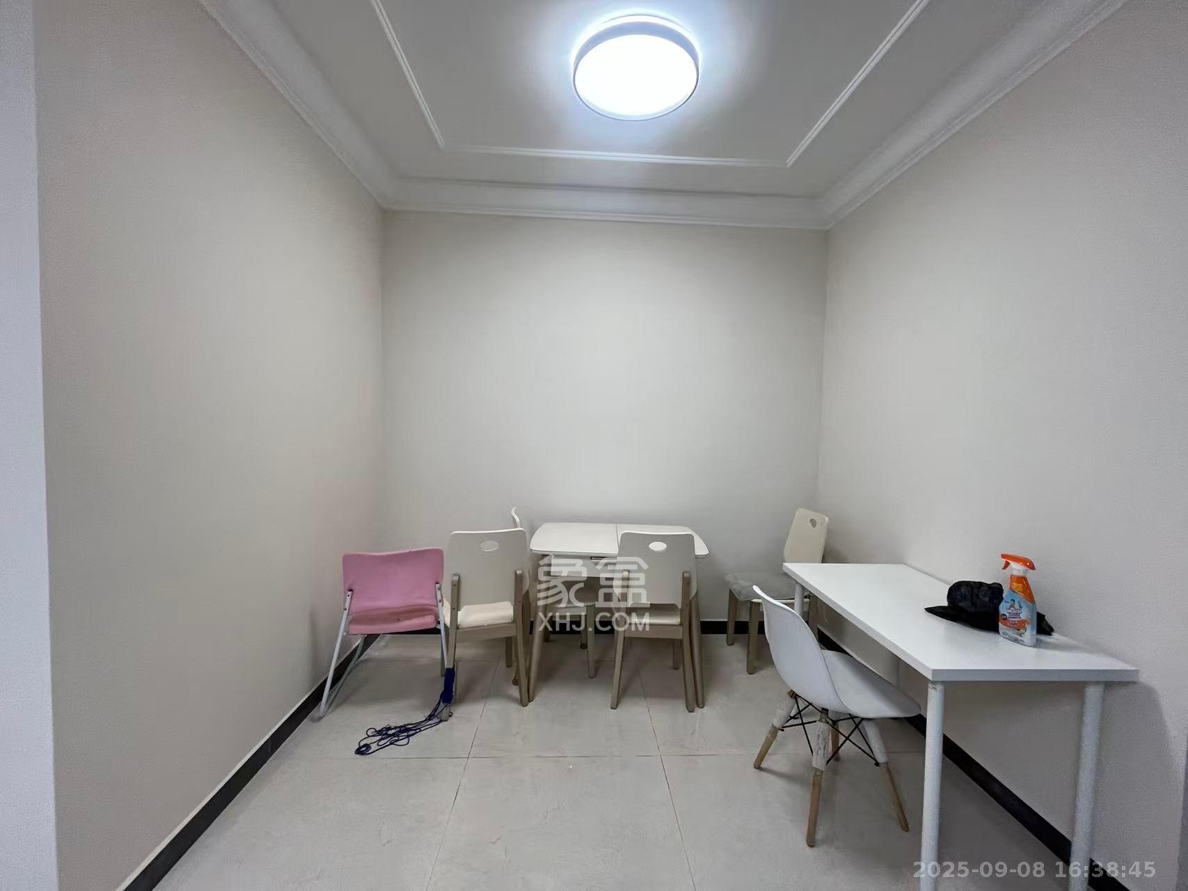 恒大雅苑  3室2厅2卫    2600.0元/月 恒大雅苑  3室2厅2卫    2600.0元/月室内图