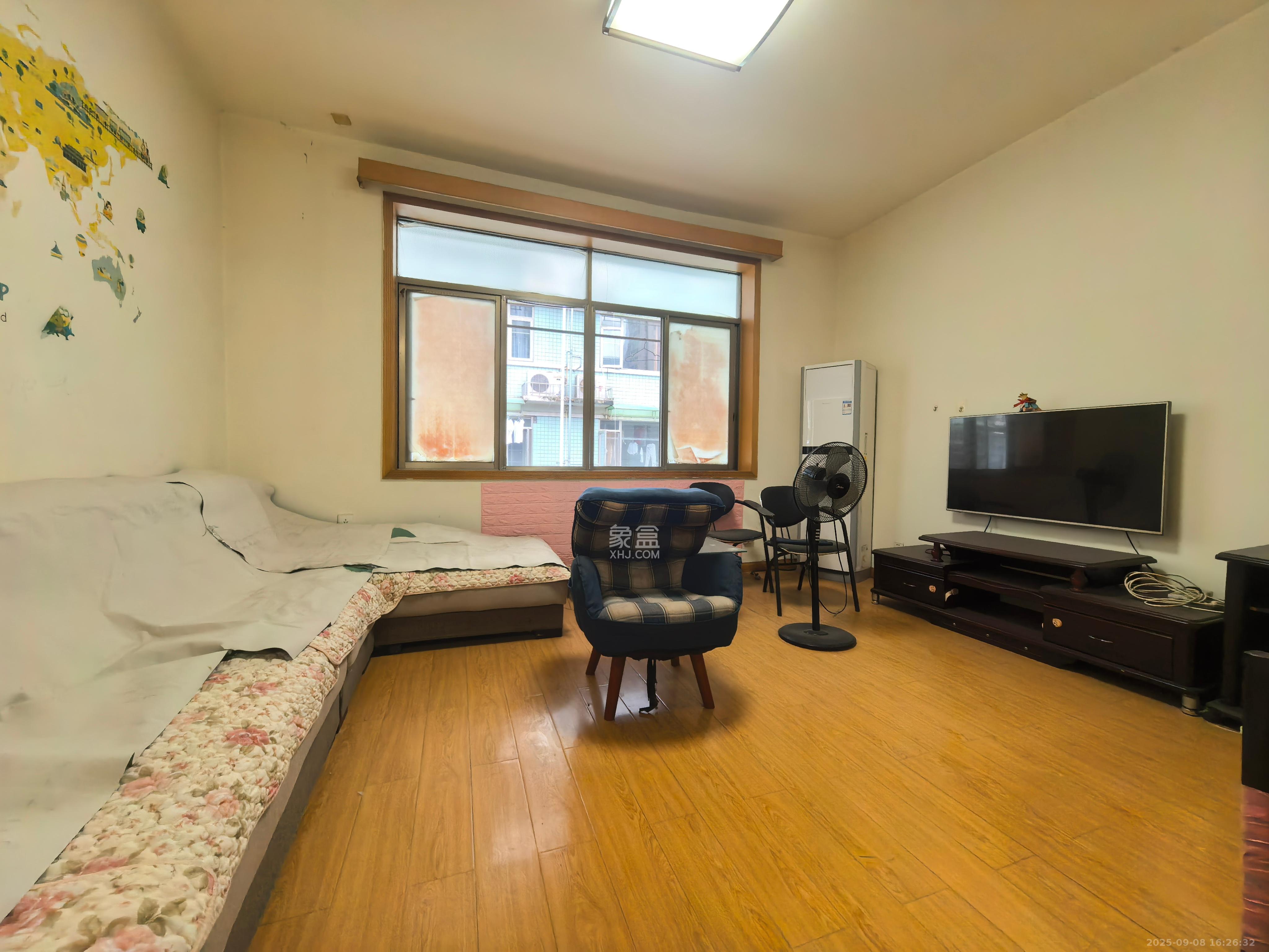 省水院宿舍 3室2厅1卫 2000.0元/月 省水院宿舍 3室2厅1卫 2000.0元/月室内图