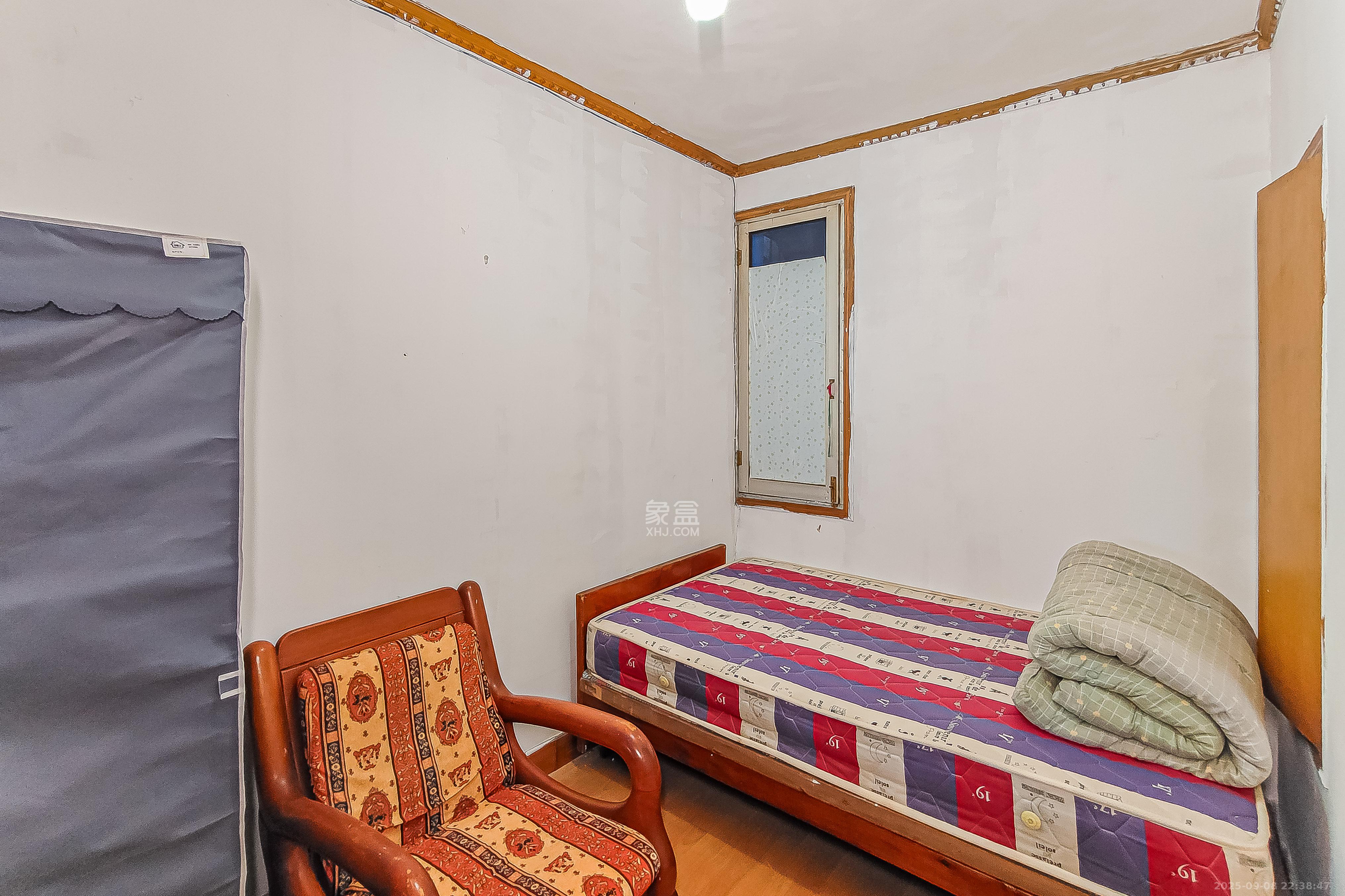 长郡花园  2室1厅1卫    73.0万 长郡花园  2室1厅1卫    73.0万卧室