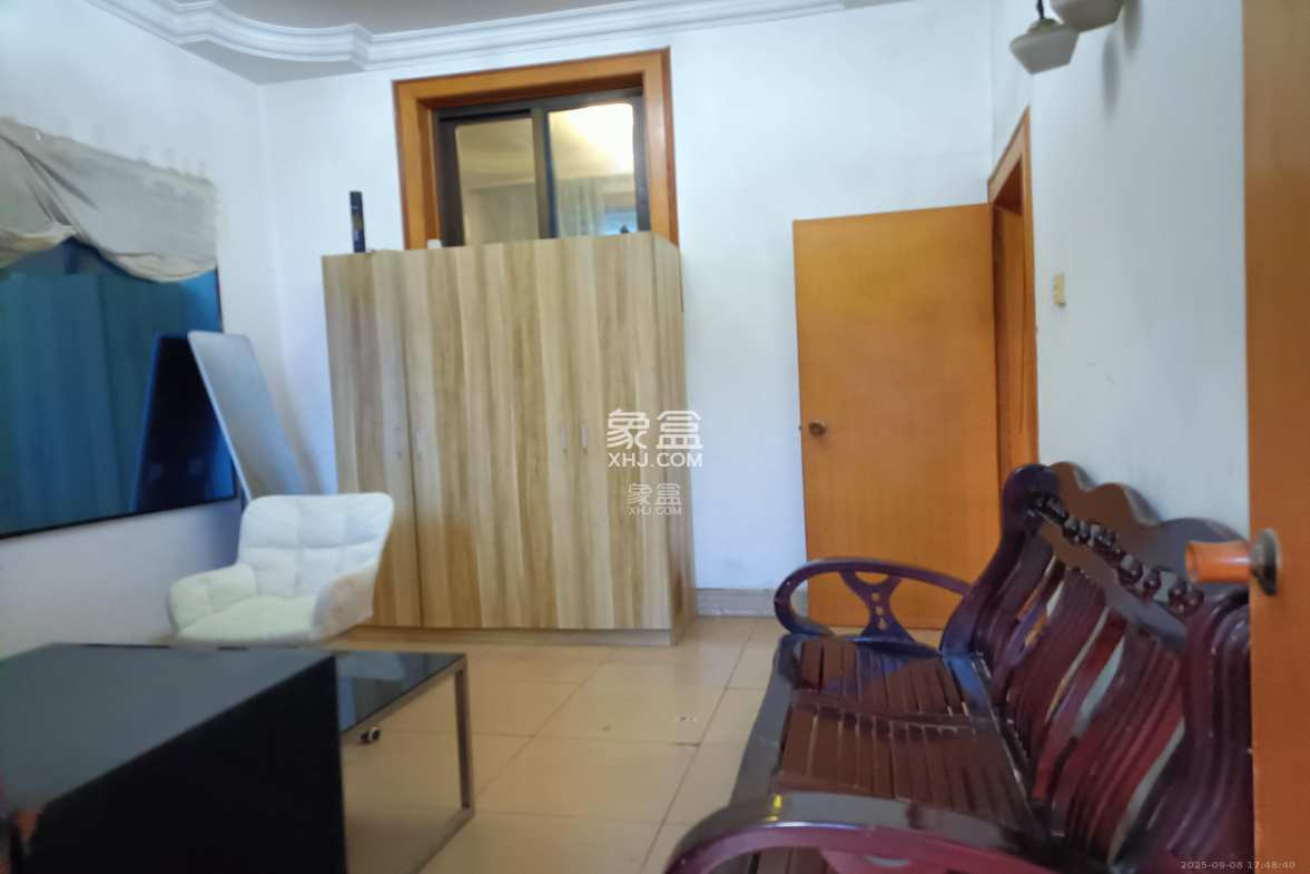 迎宾路散盘  2室1厅1卫    2100.0元/月 迎宾路散盘  2室1厅1卫    2100.0元/月室内图