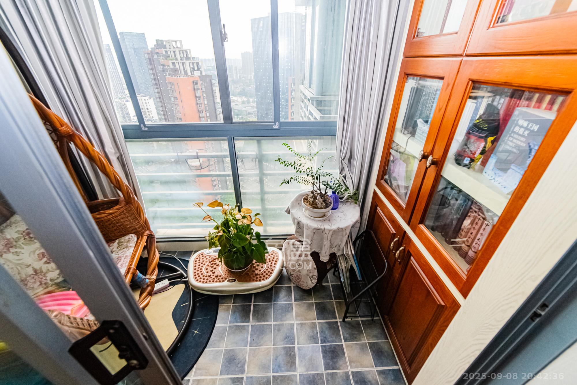 滨江君悦香邸  3室2厅2卫    130.28万 滨江君悦香邸  3室2厅2卫    130.28万阳台