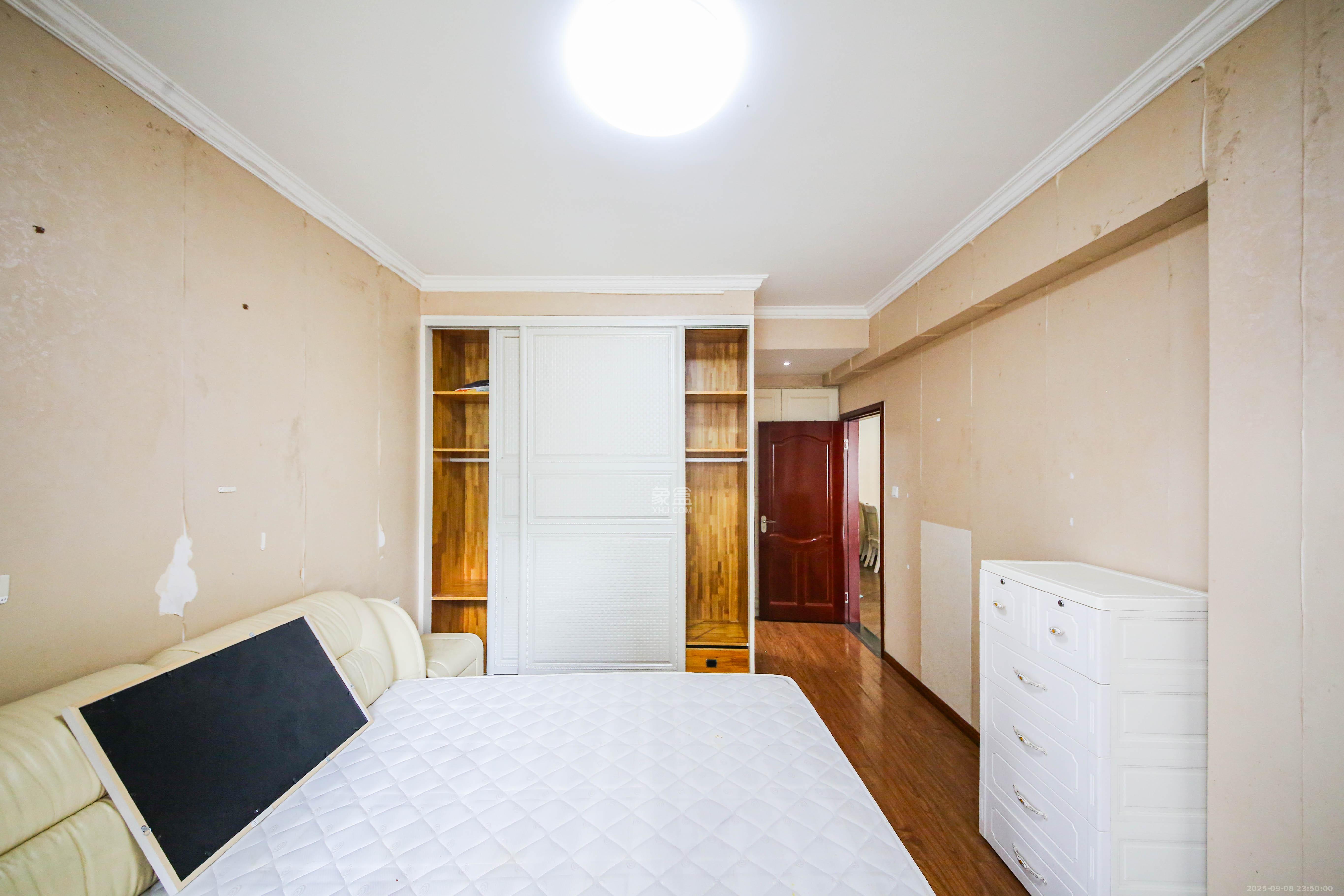 青园  3室2厅2卫    143.8万 青园  3室2厅2卫    143.8万卧室