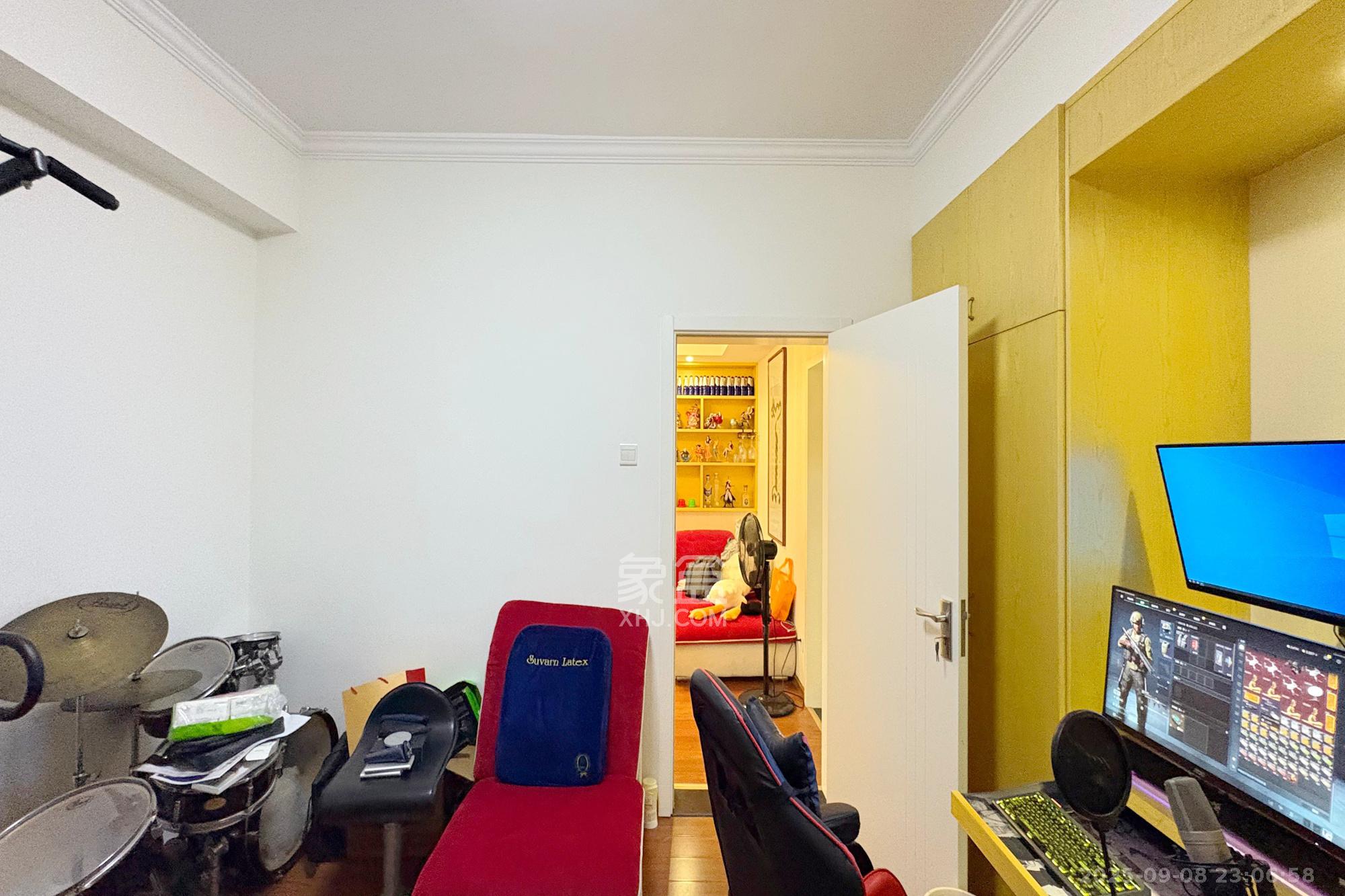 湖南省粮油食品进出口公司宿舍  3室2厅2卫    135.0万 湖南省粮油食品进出口公司宿舍  3室2厅2卫    135.0万其他