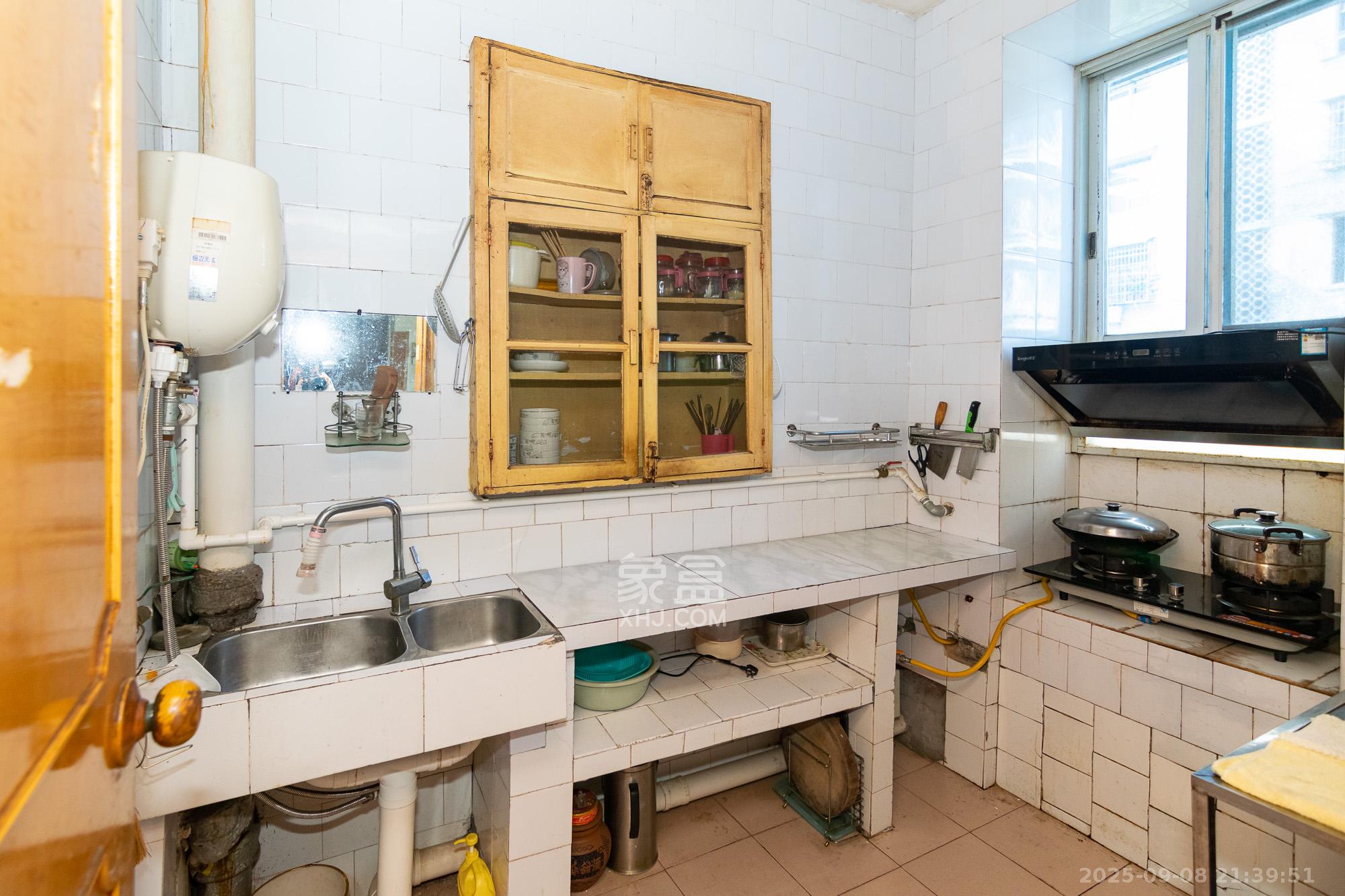 中南村（一二三村）  1室2厅1卫    22.0万厨房