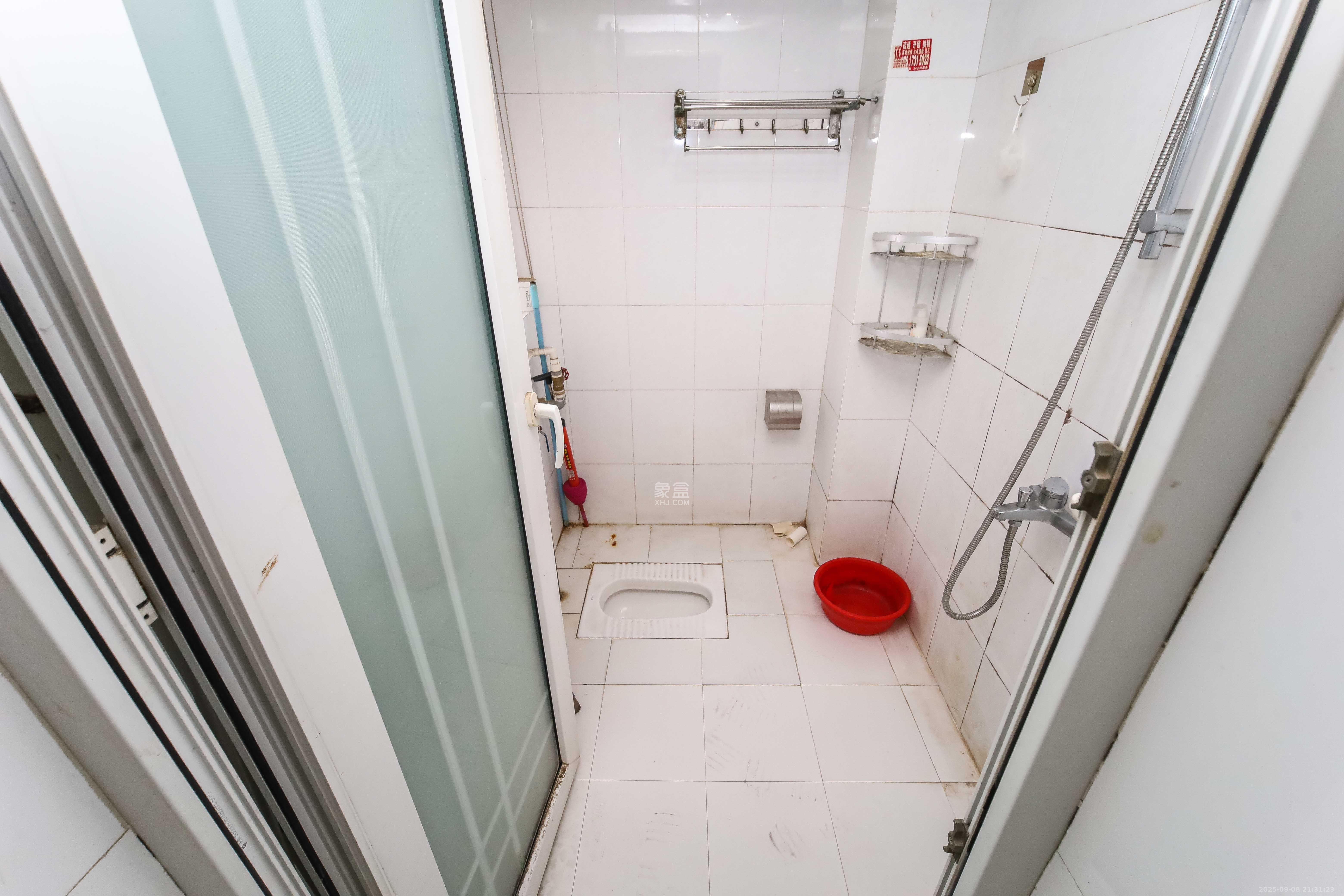 新世纪家园  3室2厅1卫    85.0万卫生间