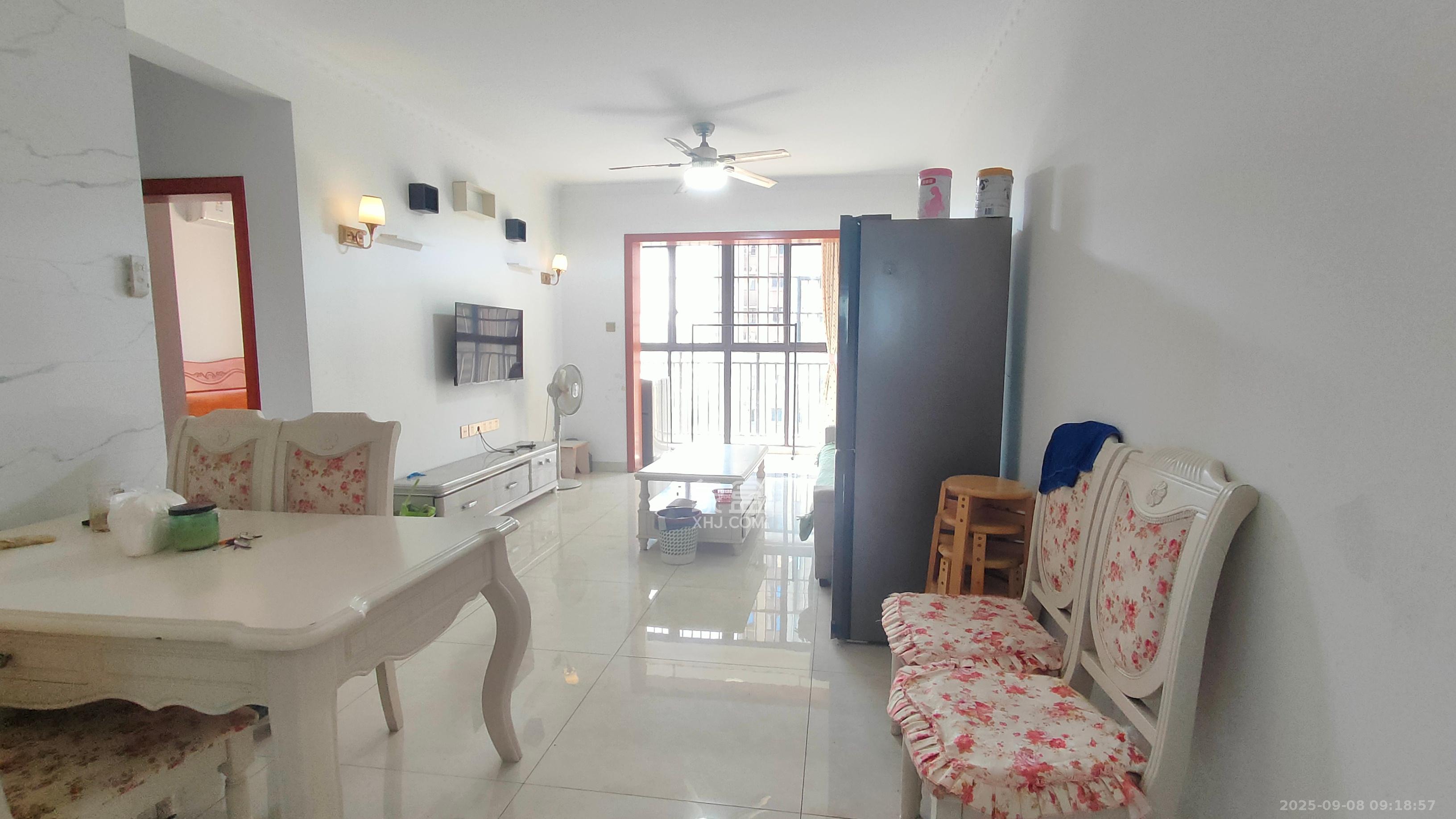 华润置地广场二期  3室2厅2卫    2200.0元/月室内图