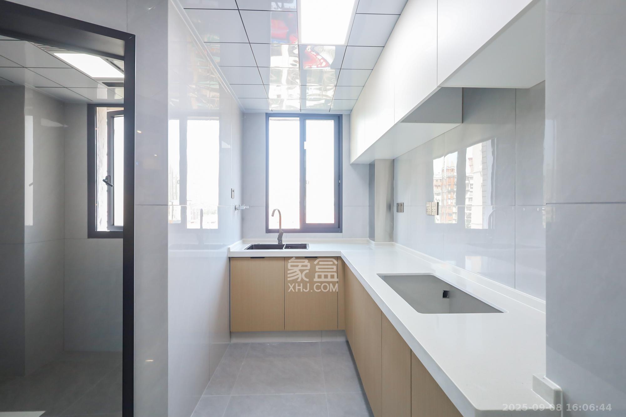 香海西岸 4室2厅2卫 128.8万 香海西岸 4室2厅2卫 128.8万厨房